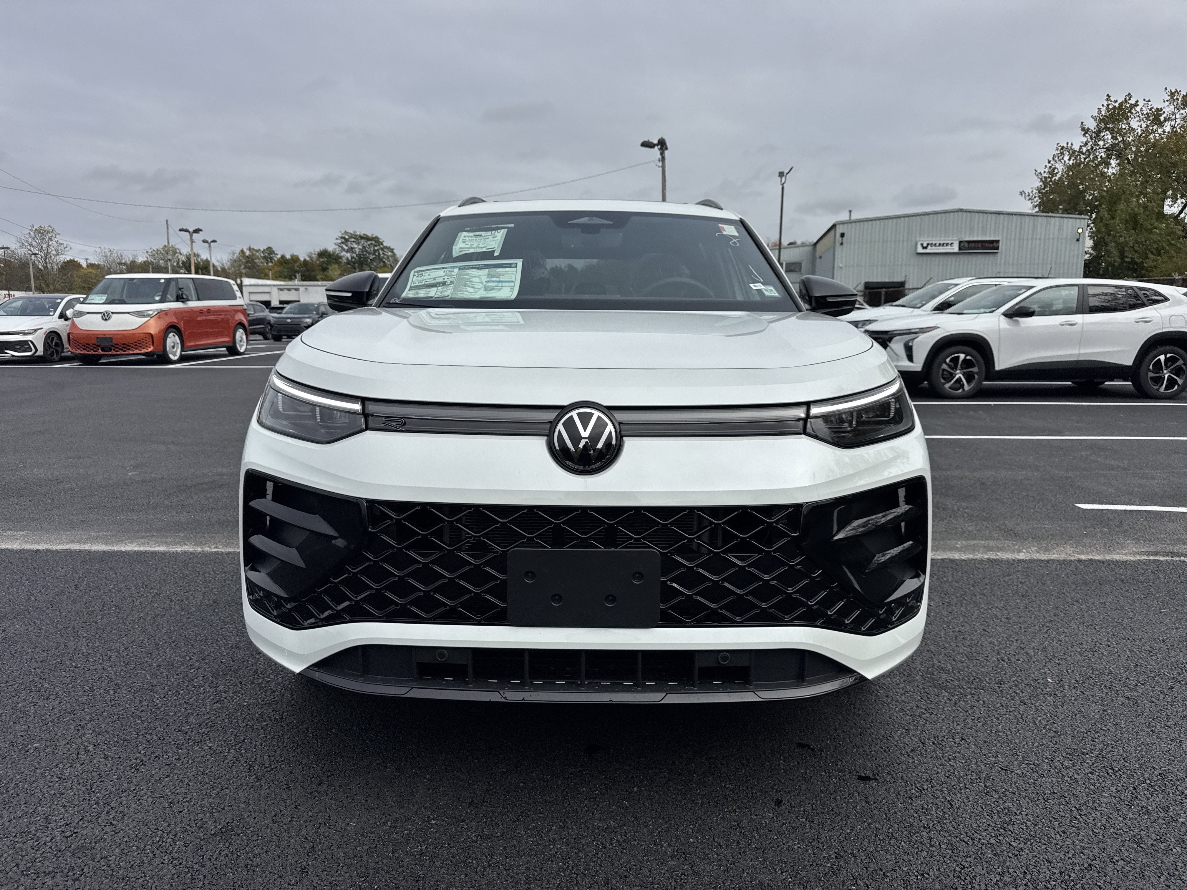 2025 Volkswagen Tiguan 2.0T SE R-Line Black