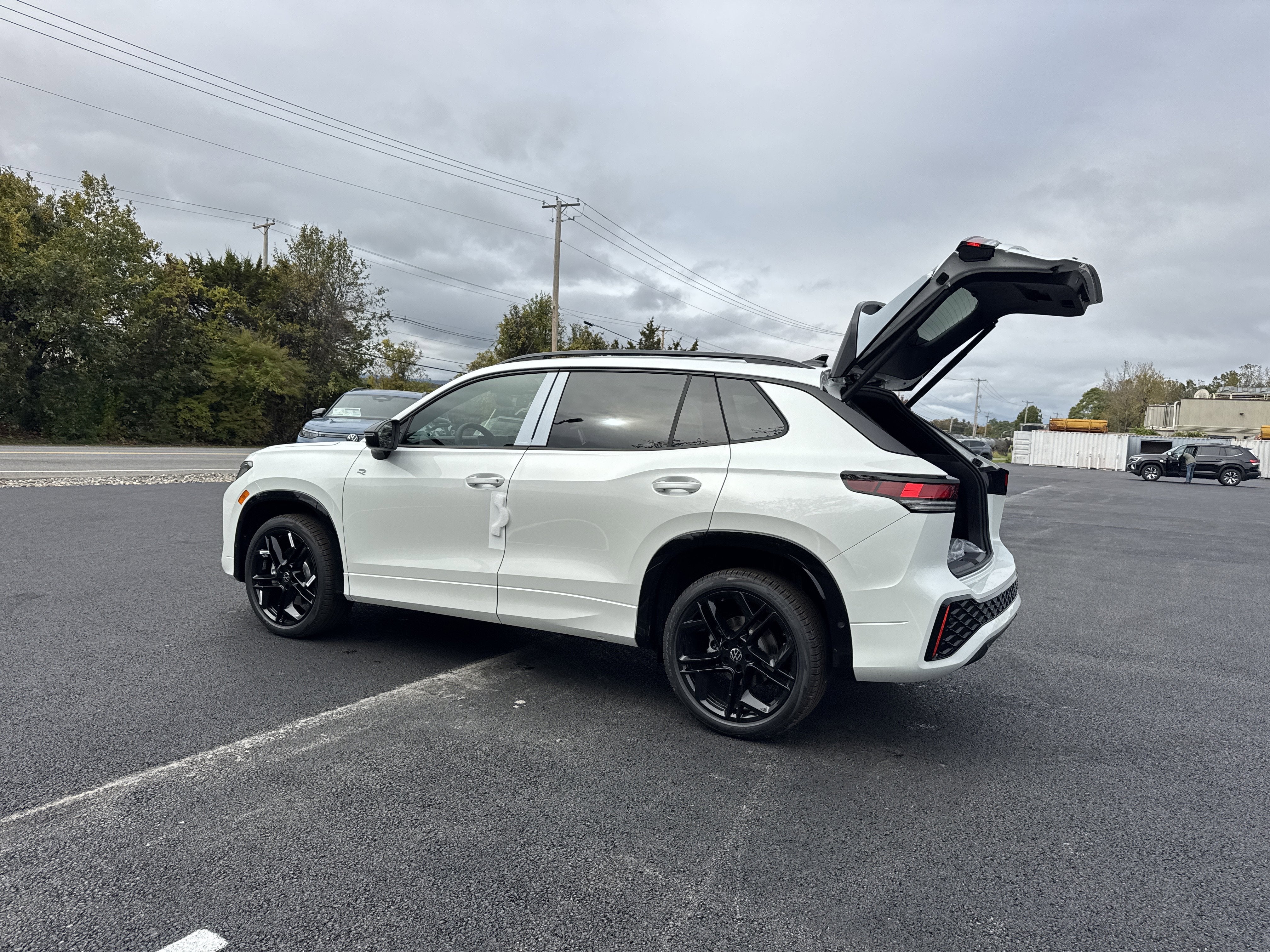 2025 Volkswagen Tiguan 2.0T SE R-Line Black