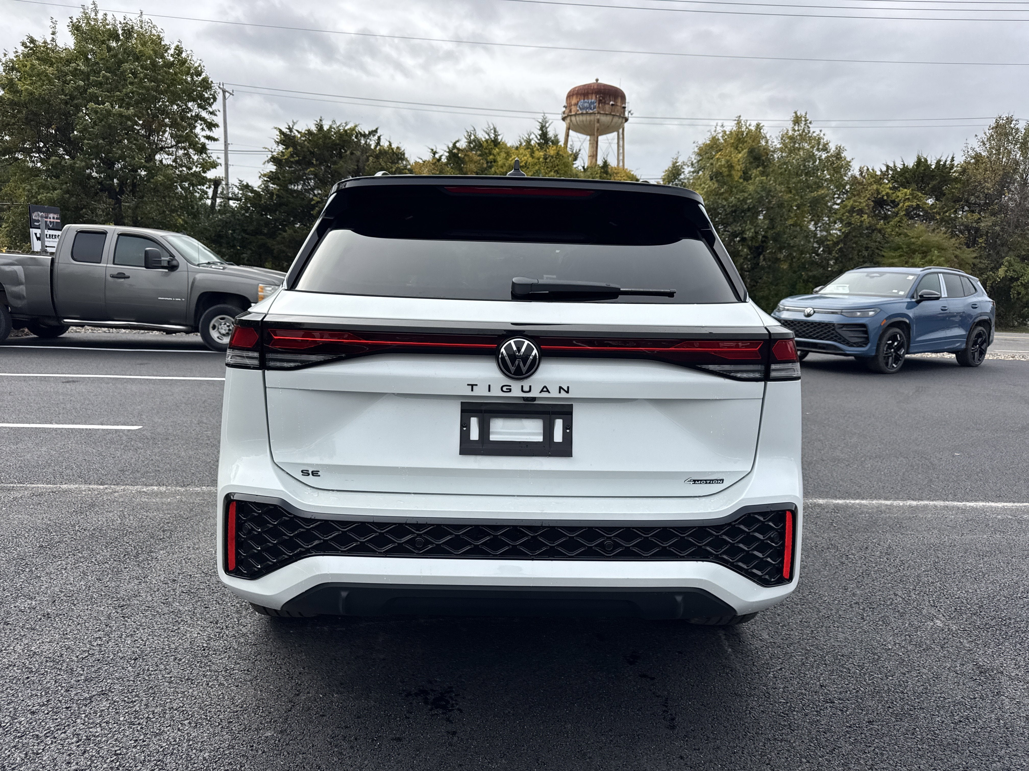 2025 Volkswagen Tiguan 2.0T SE R-Line Black