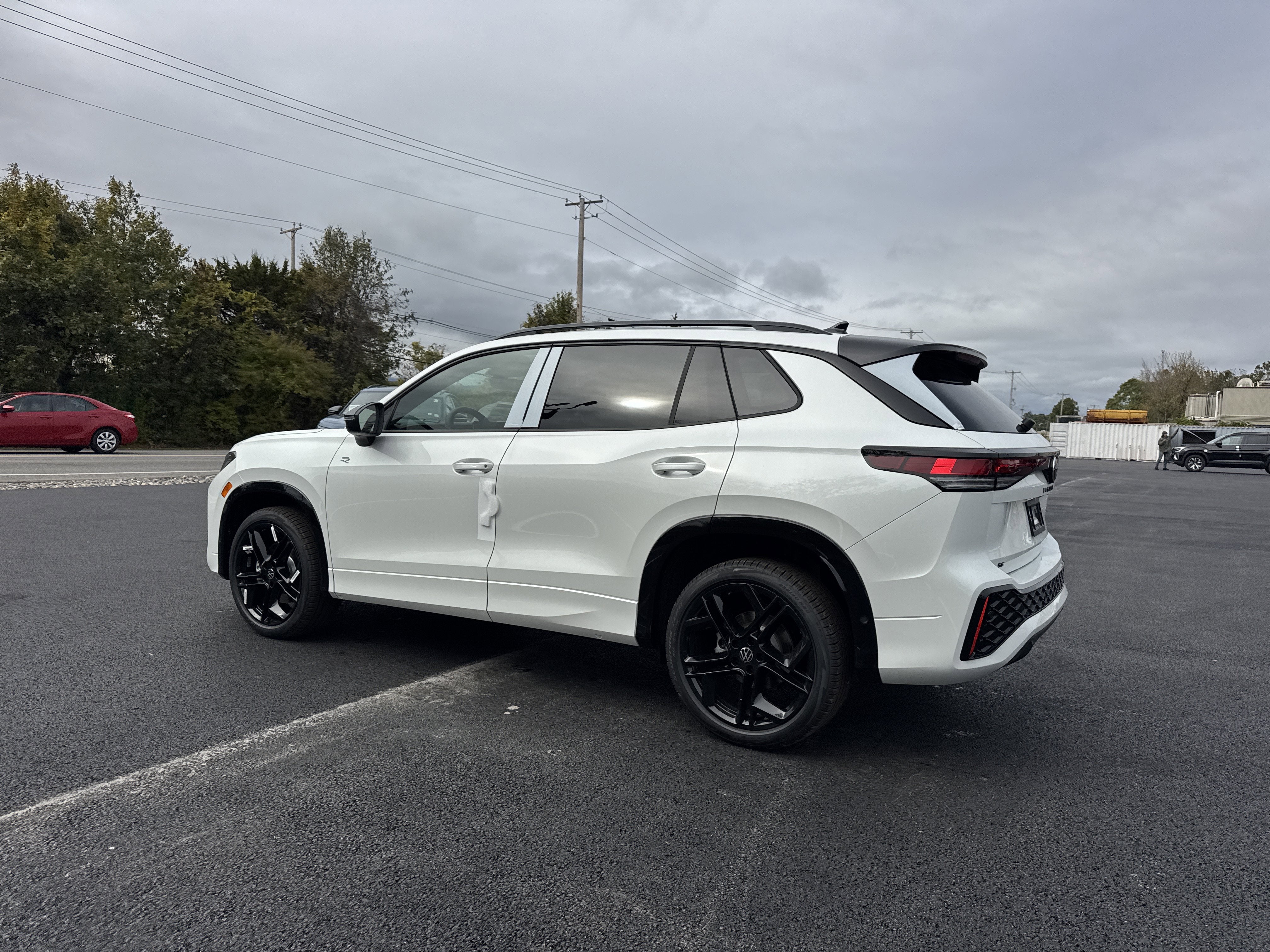2025 Volkswagen Tiguan 2.0T SE R-Line Black