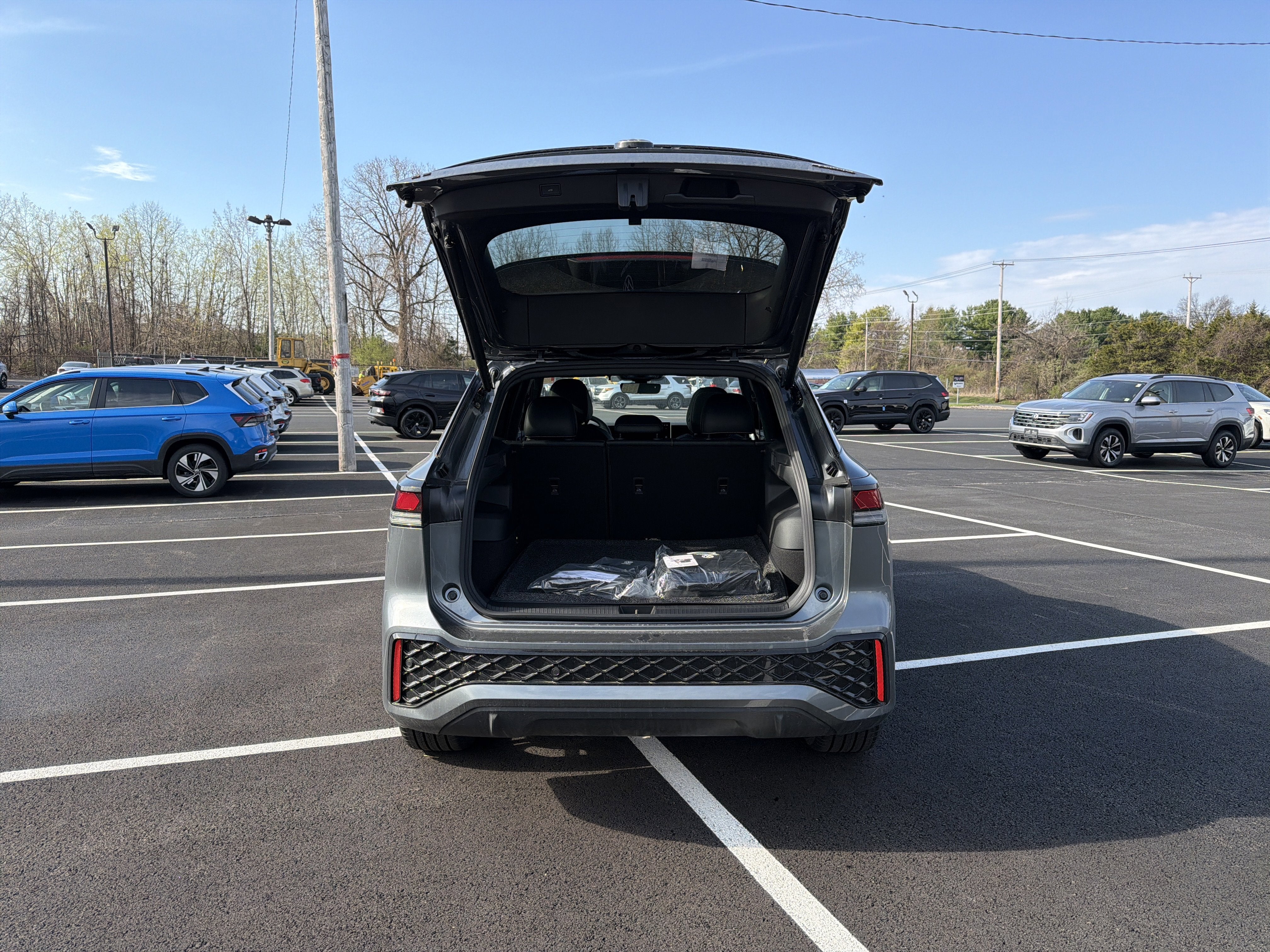 2026 Volkswagen Tiguan 2.0T SE R-Line Black