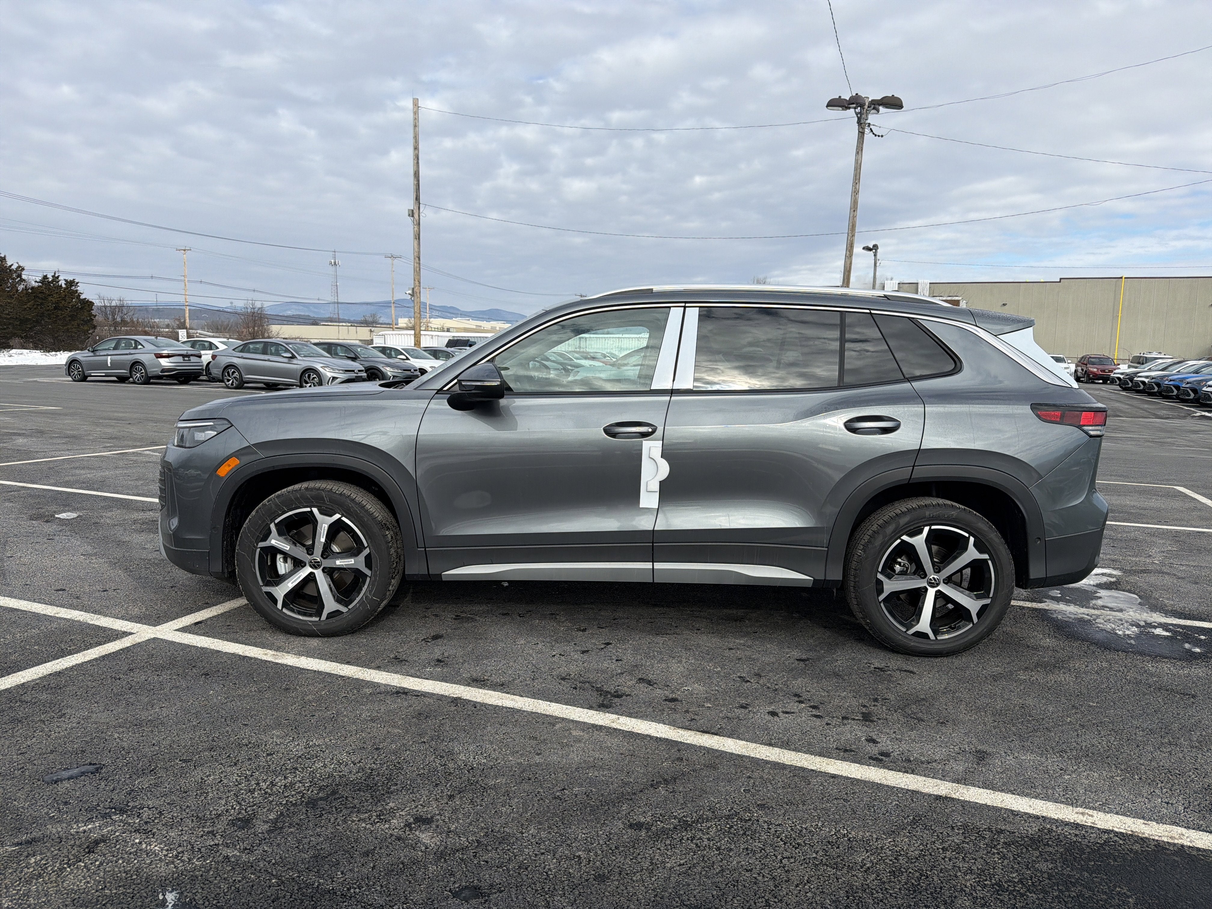 2026 Volkswagen Tiguan 2.0T SE