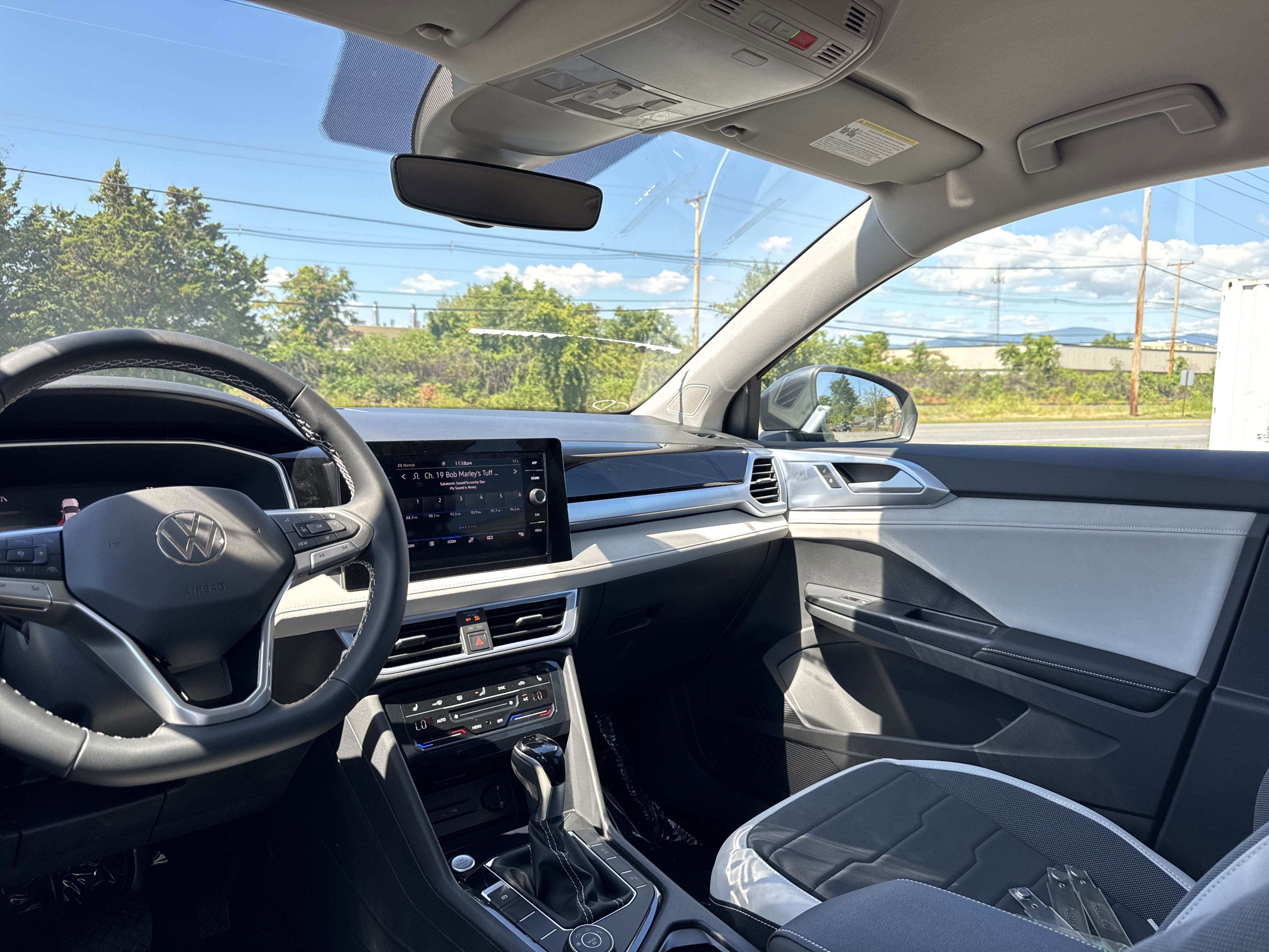 2025 Volkswagen Taos 1.5T SE