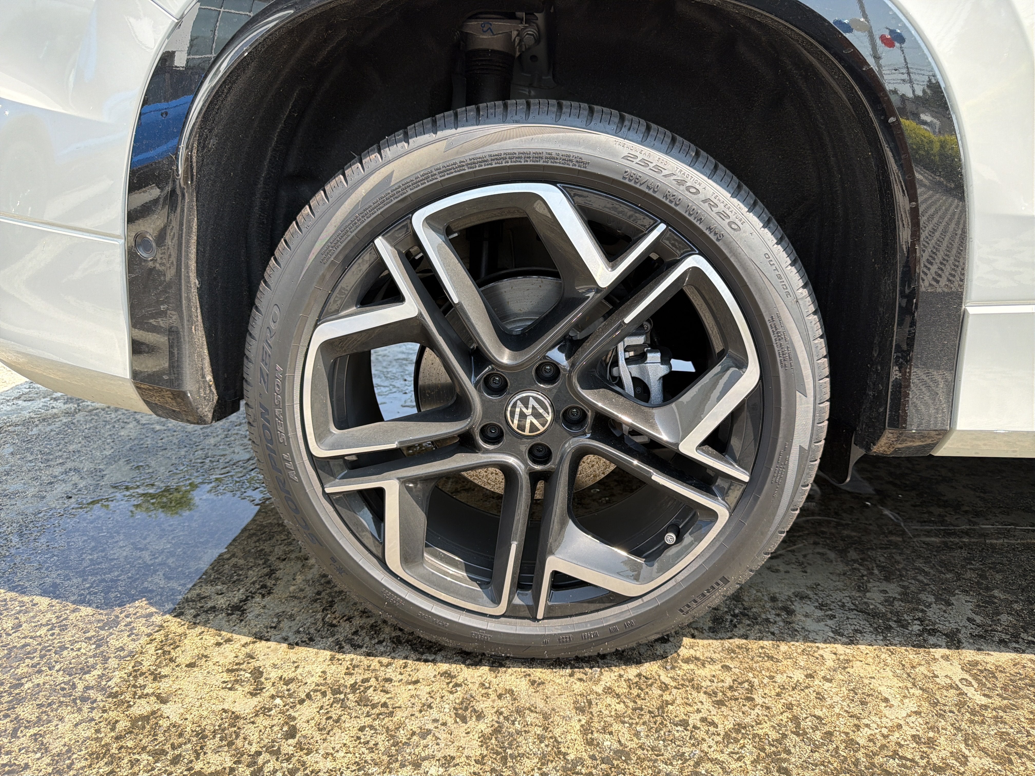 2026 Volkswagen Tiguan 2.0T SEL