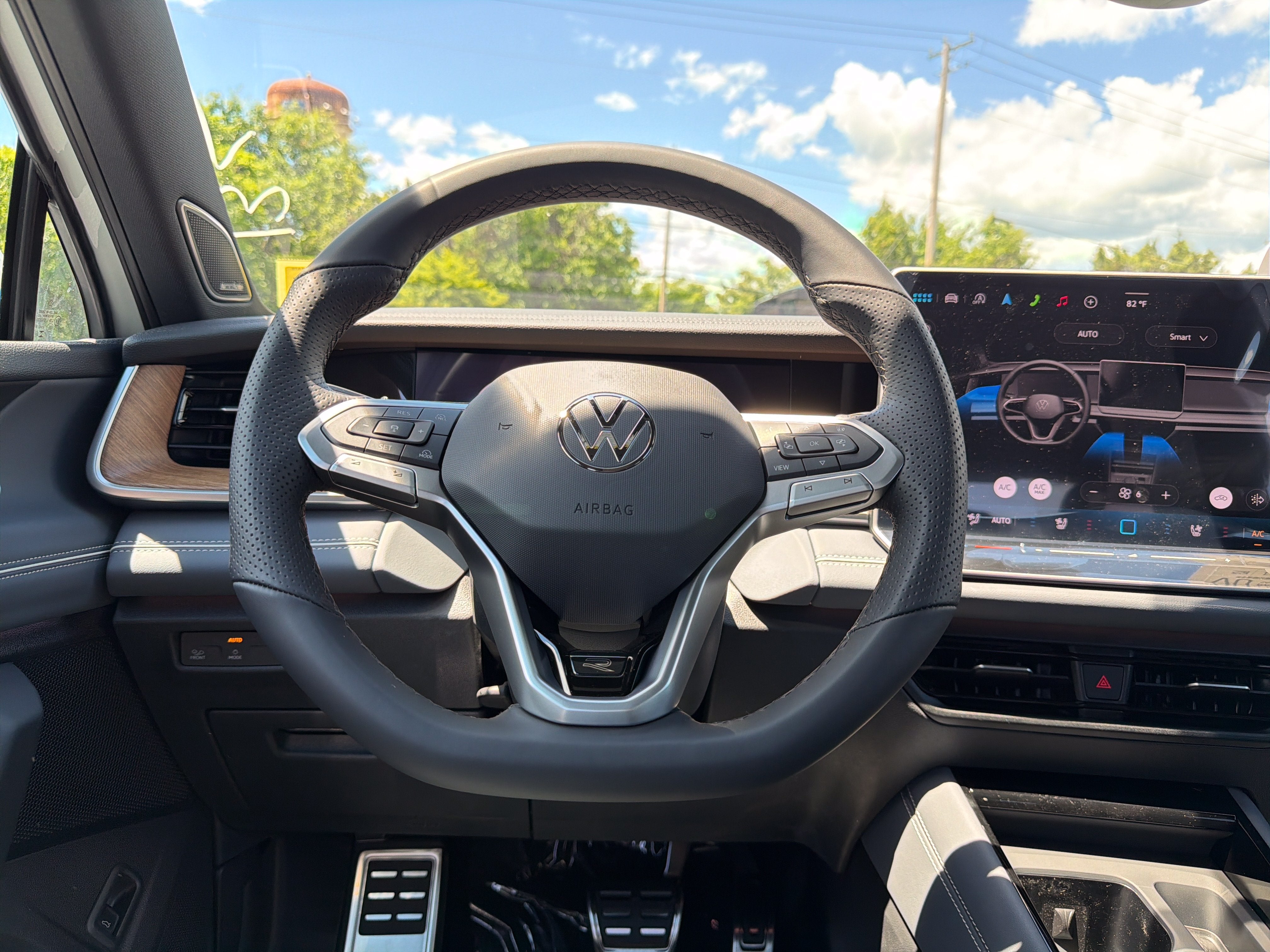 2026 Volkswagen Tiguan 2.0T SEL