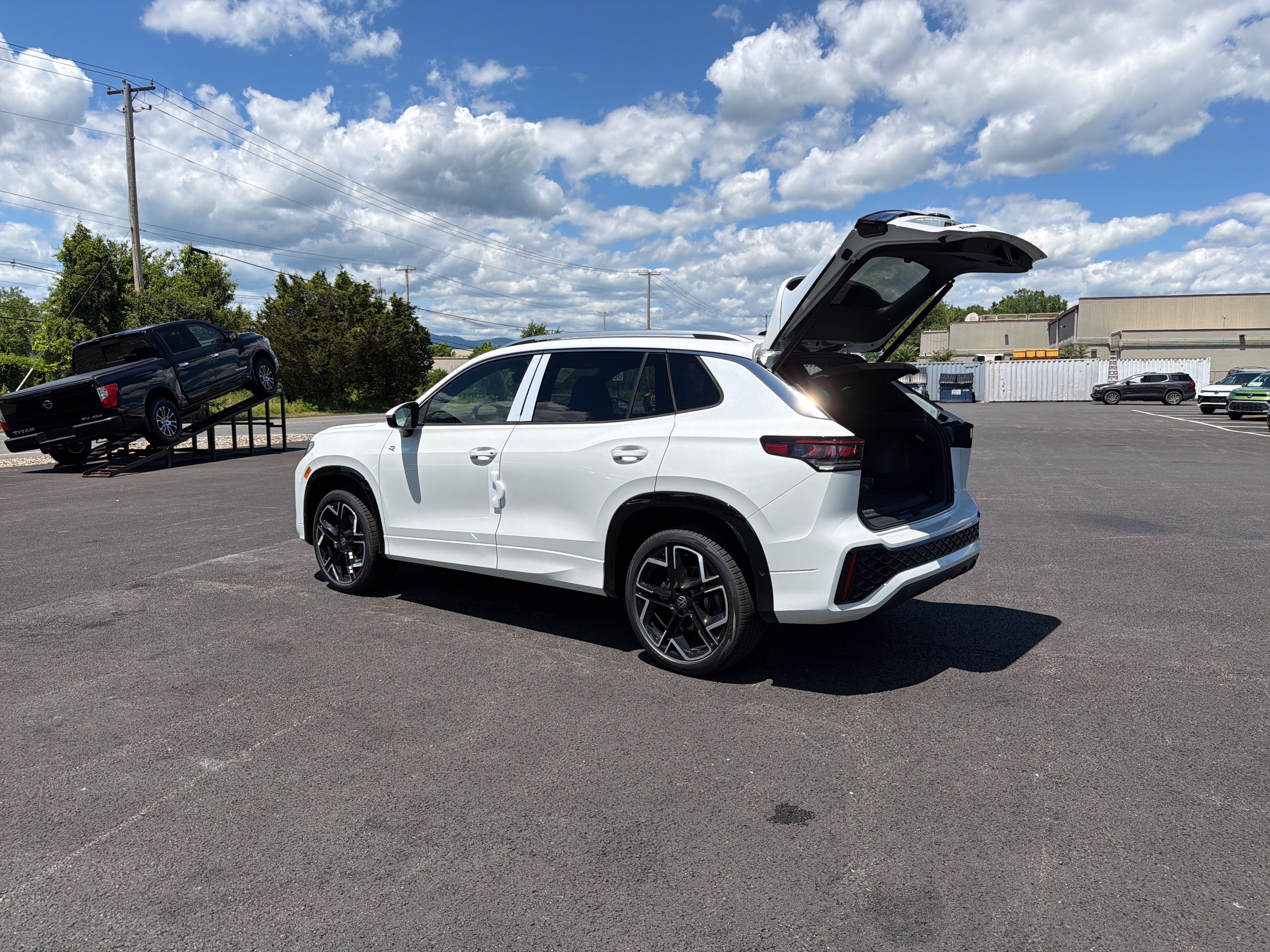2026 Volkswagen Tiguan 2.0T SEL