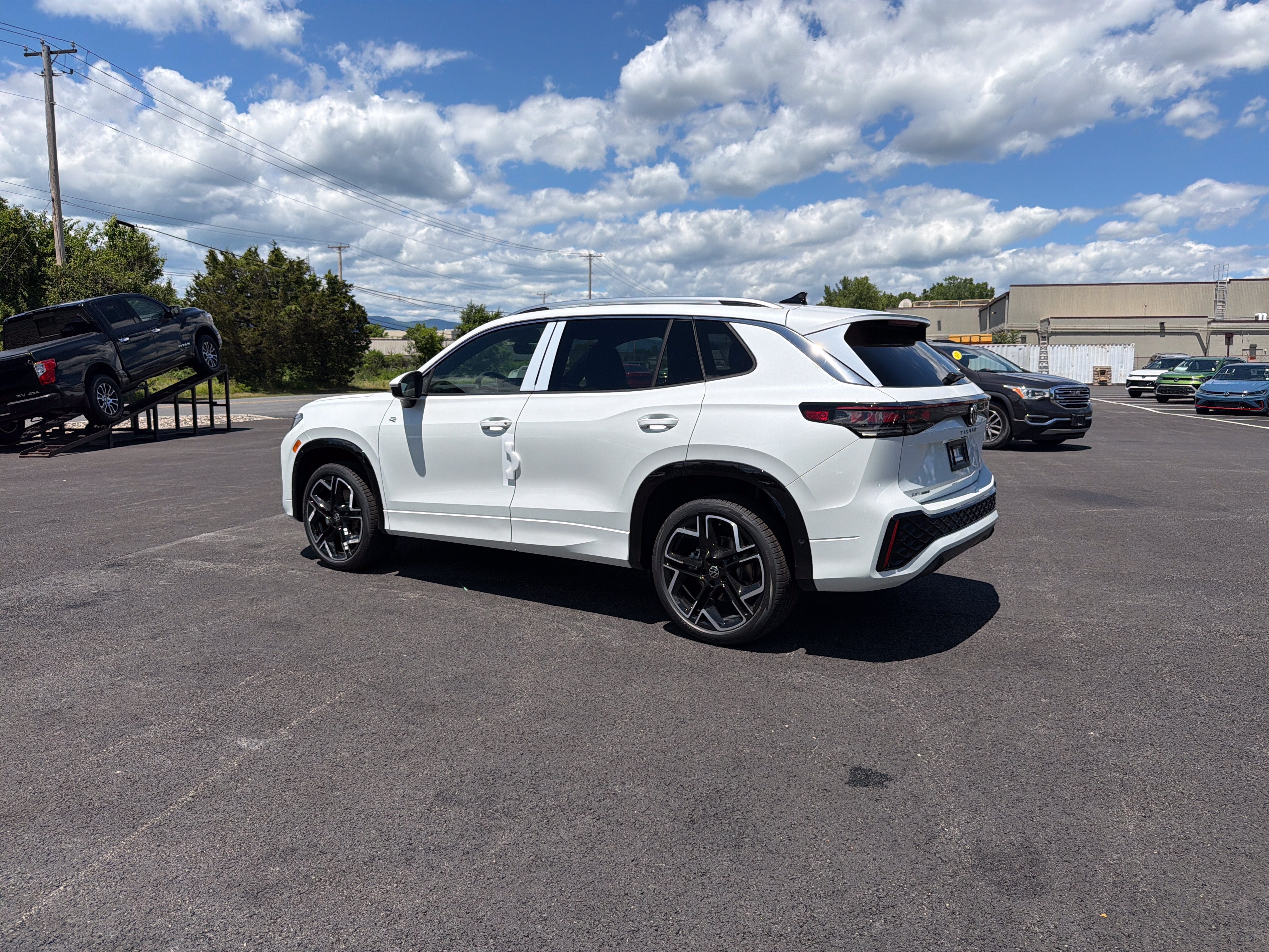 2026 Volkswagen Tiguan 2.0T SEL