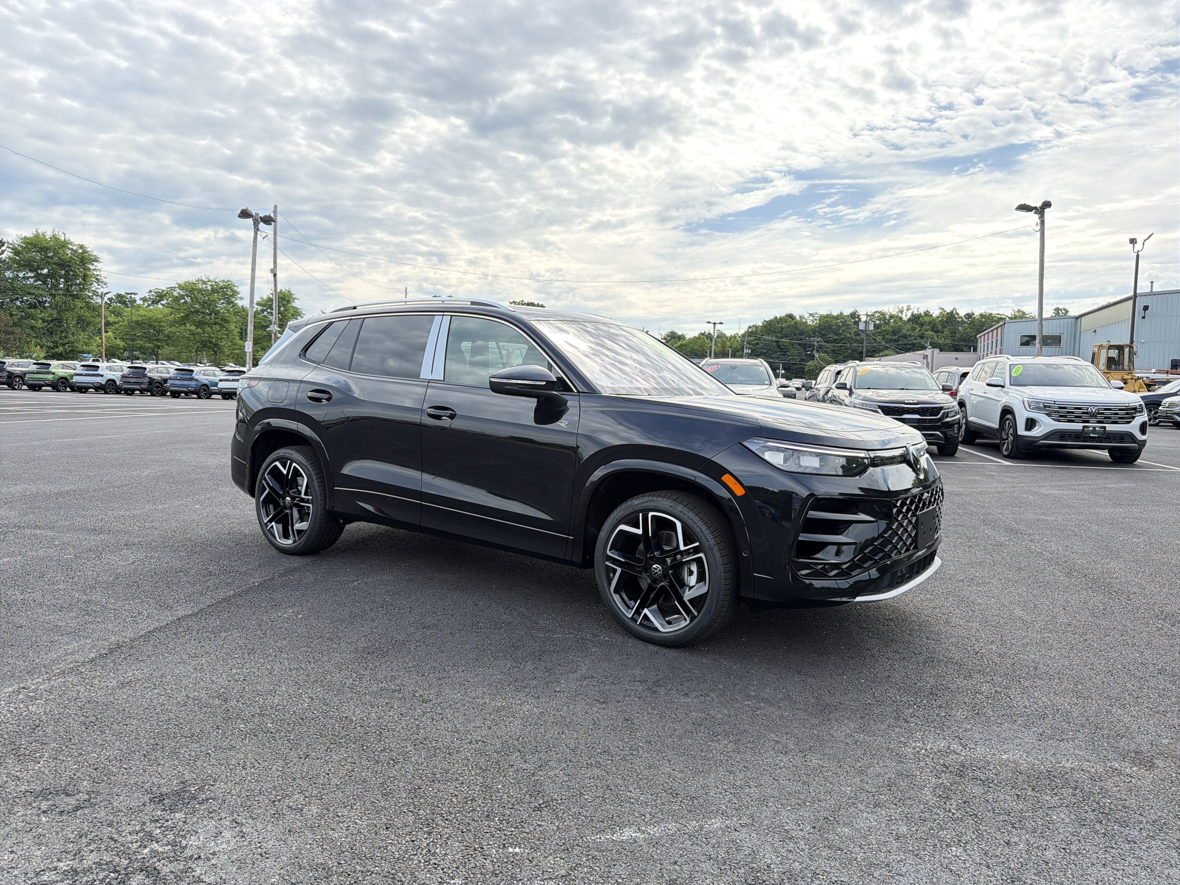 2026 Volkswagen Tiguan 2.0T SEL R-Line Turbo