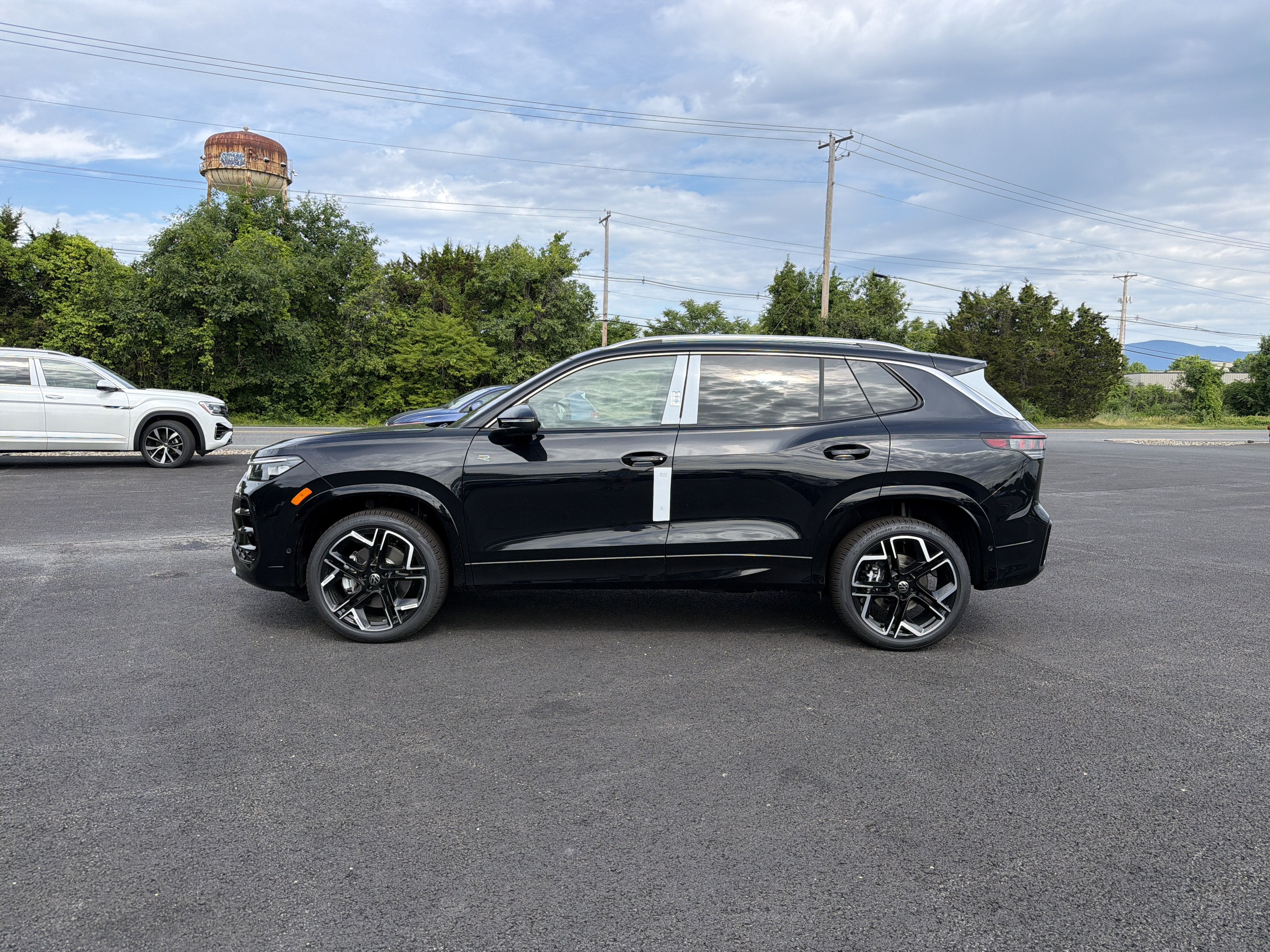 2026 Volkswagen Tiguan 2.0T SEL R-Line Turbo