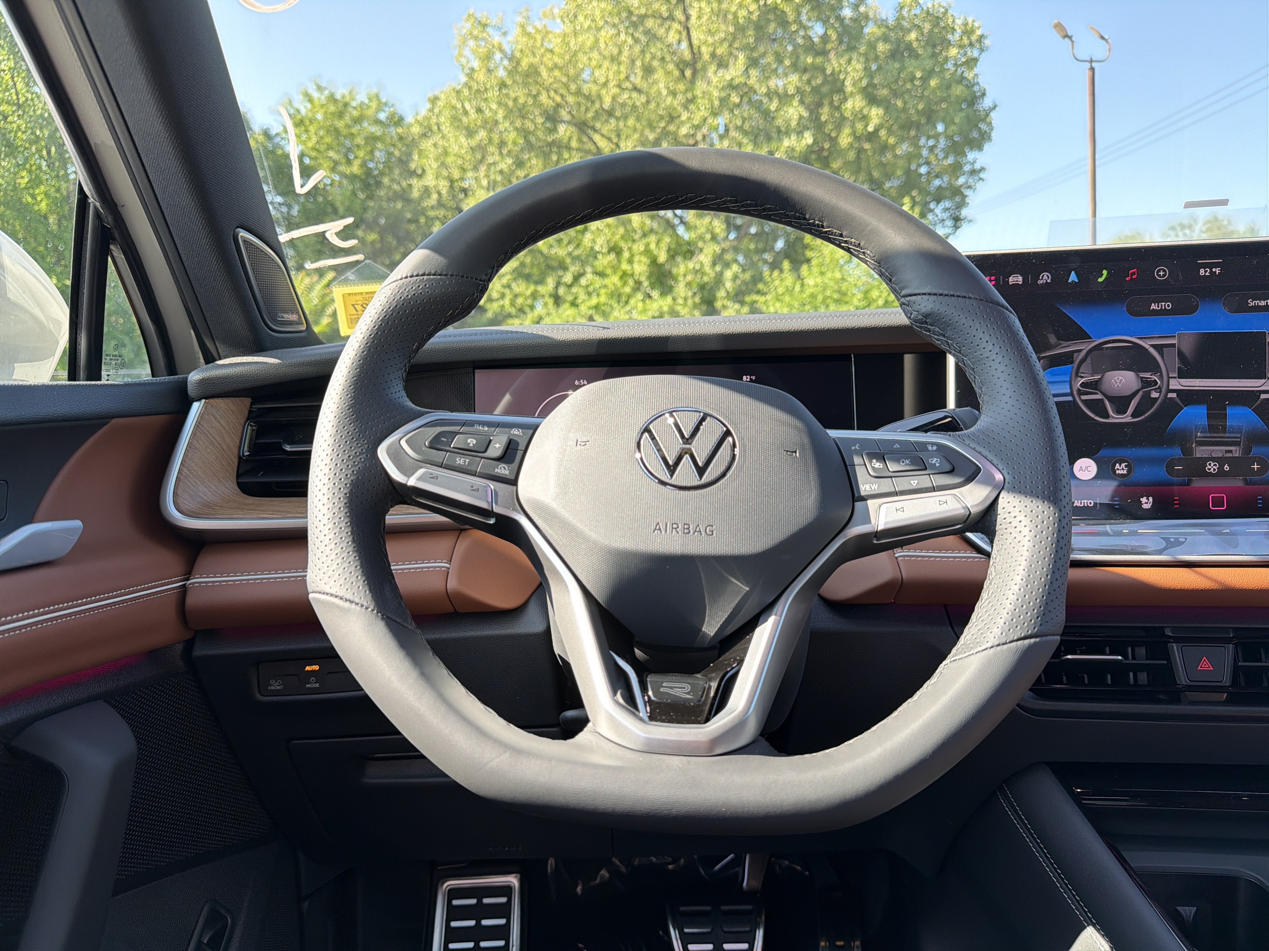2026 Volkswagen Tiguan 2.0T SEL