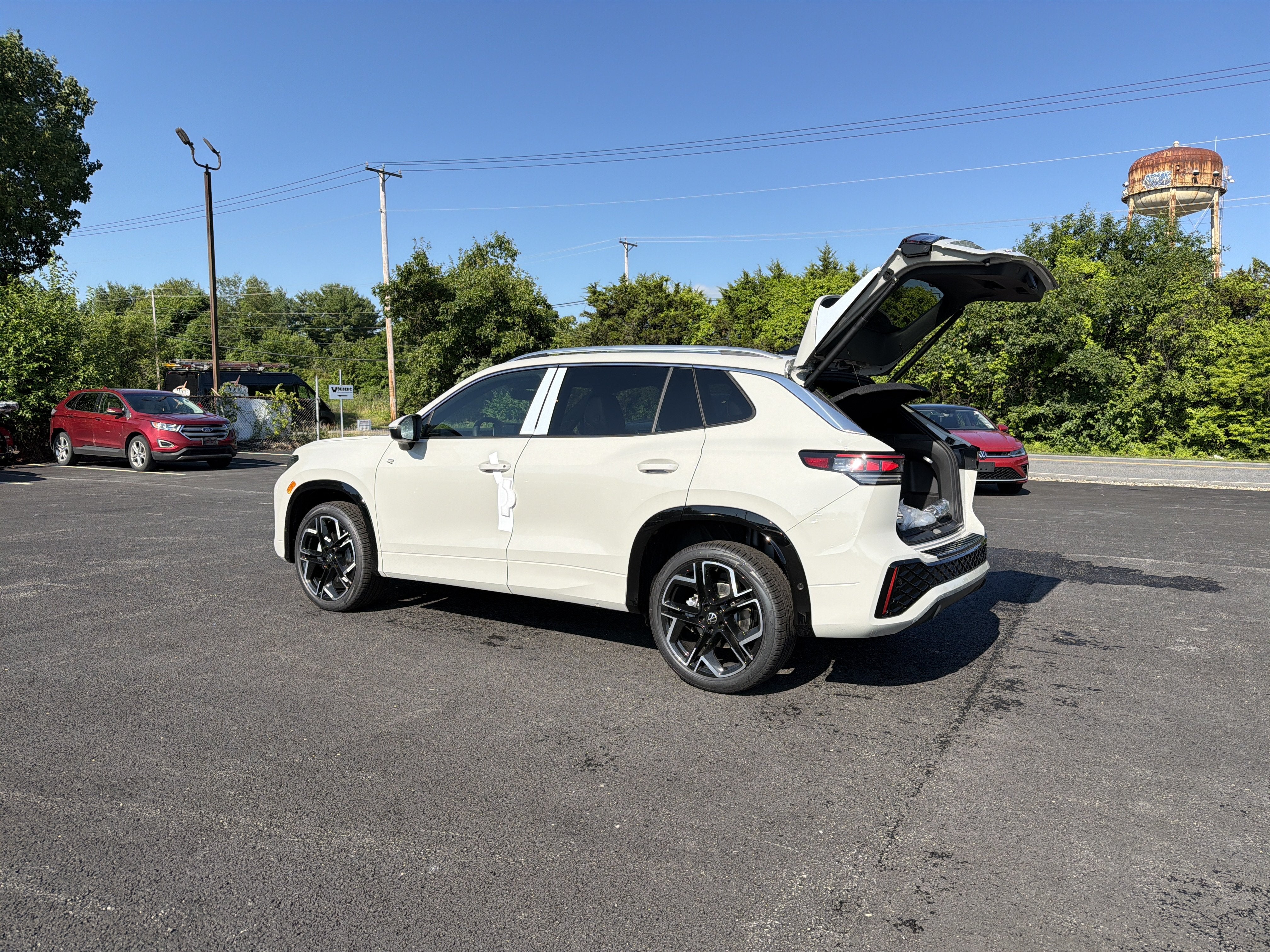 2026 Volkswagen Tiguan 2.0T SEL