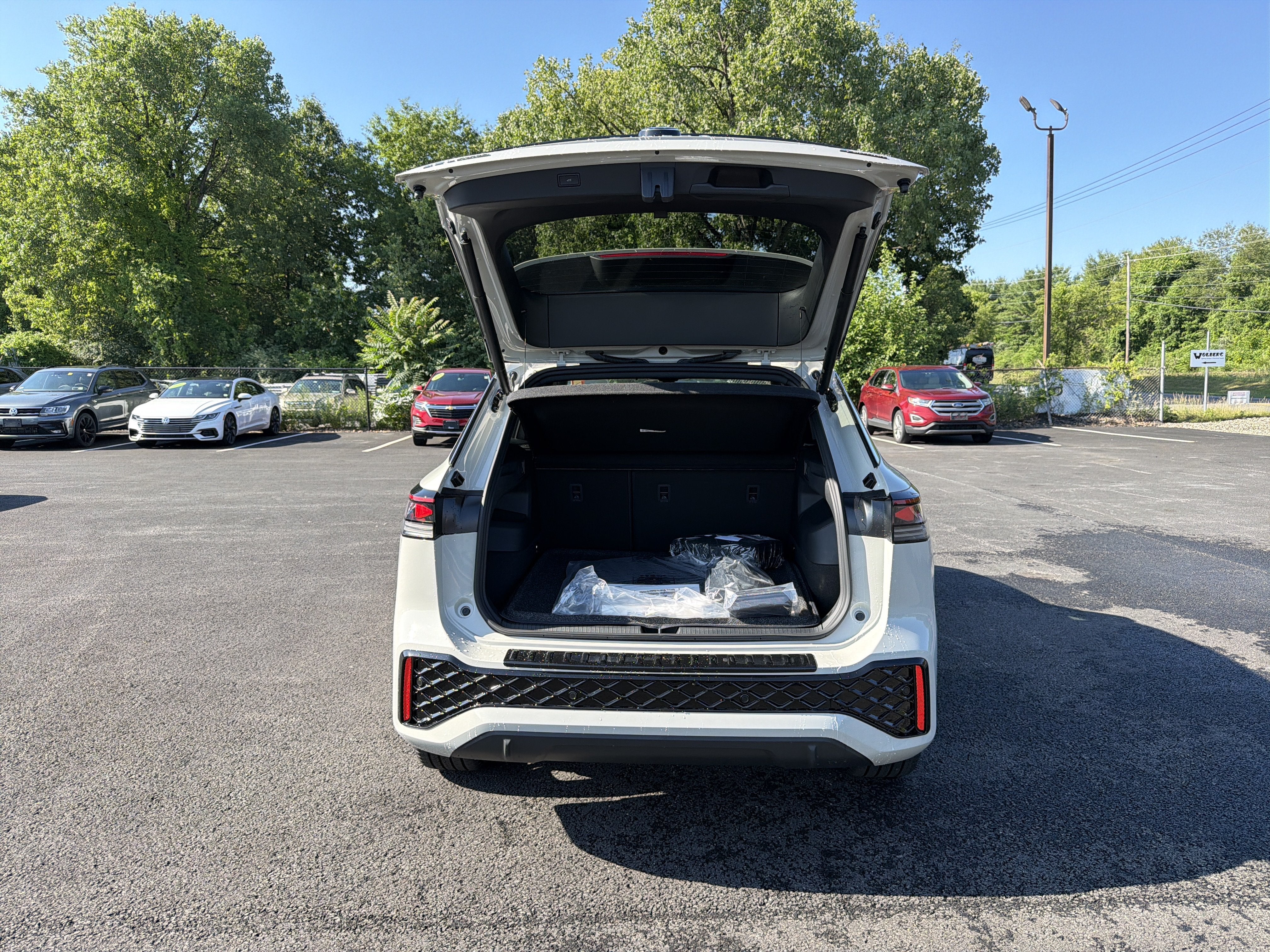 2026 Volkswagen Tiguan 2.0T SEL