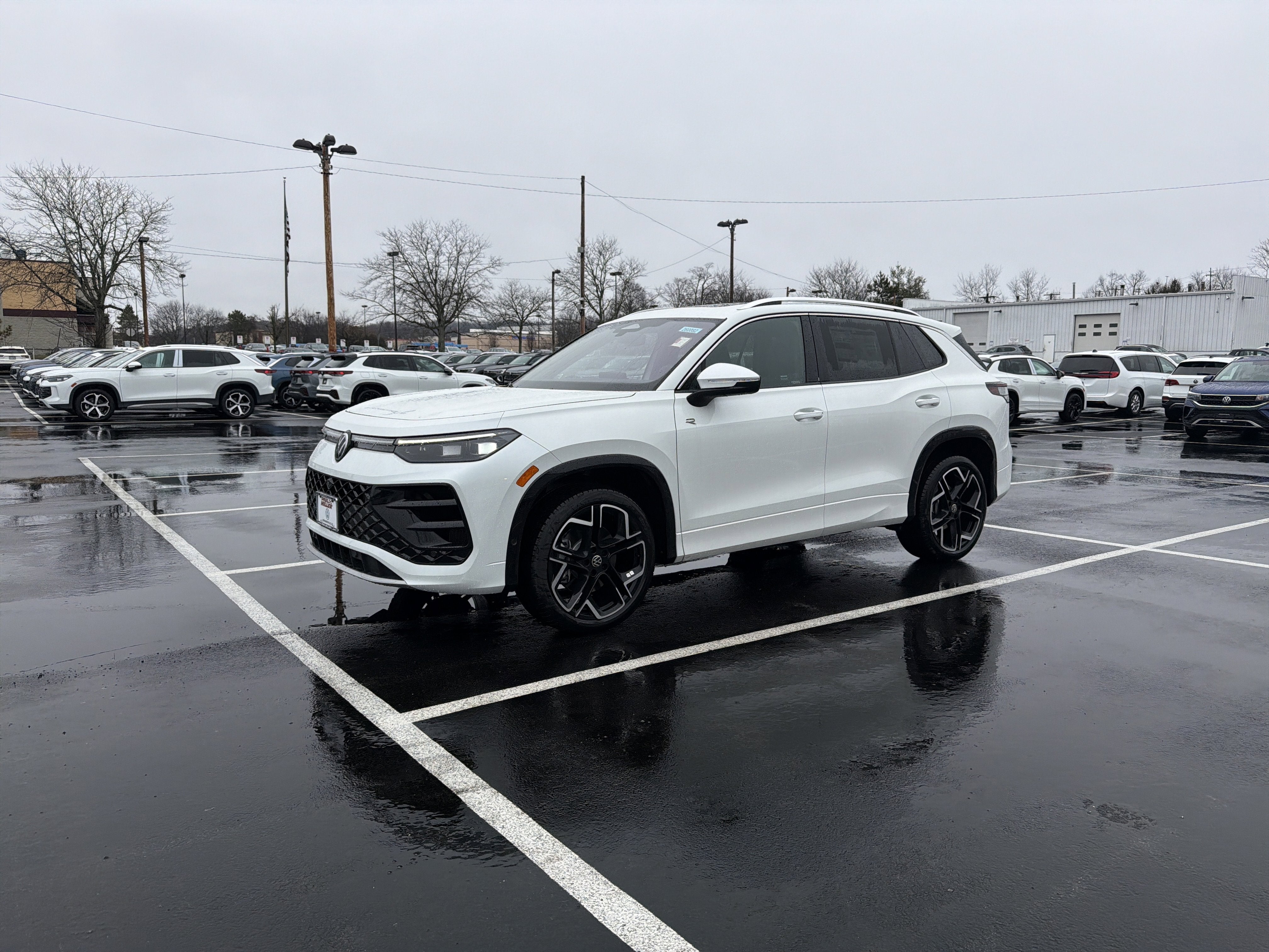 2026 Volkswagen Tiguan 2.0T SEL R-Line Turbo