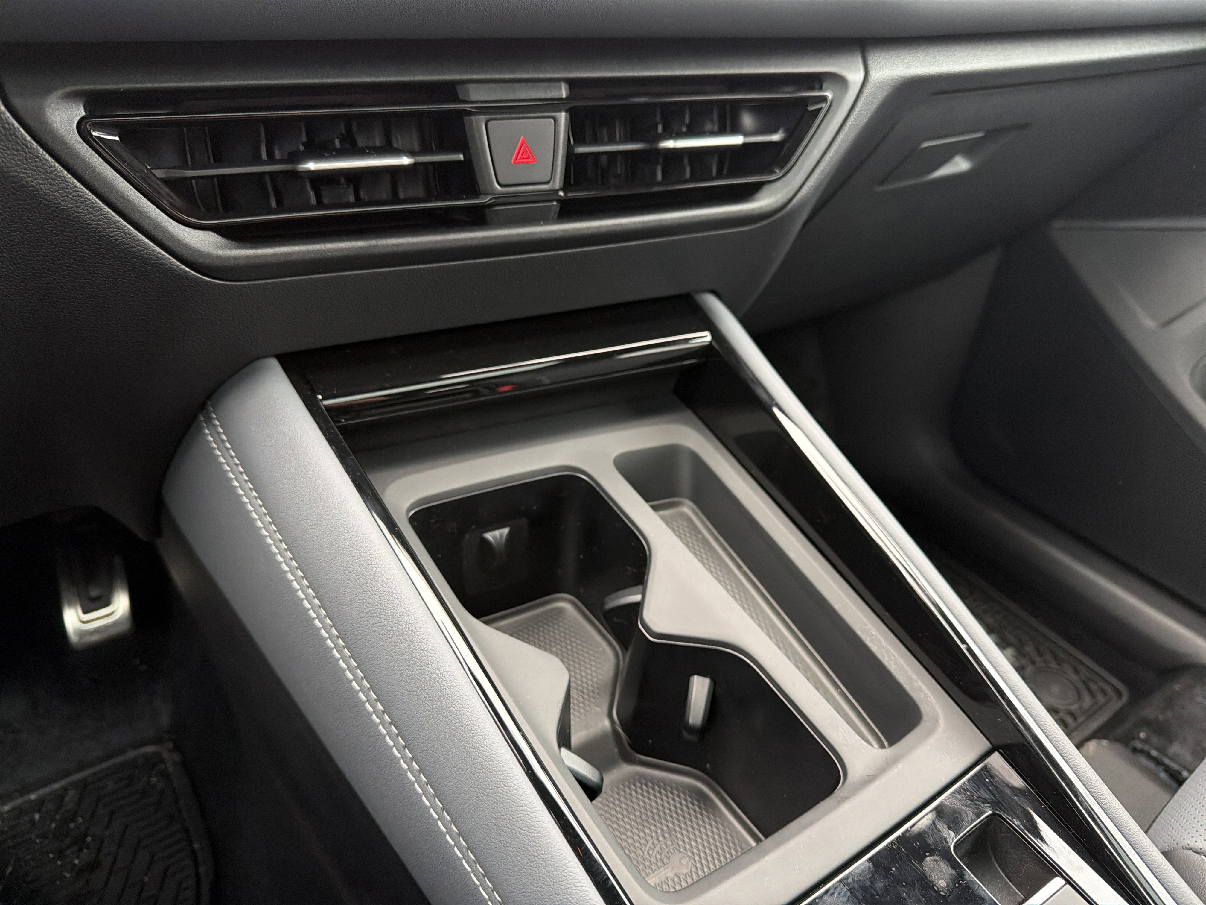 2026 Volkswagen Tiguan 2.0T SEL R-Line Turbo