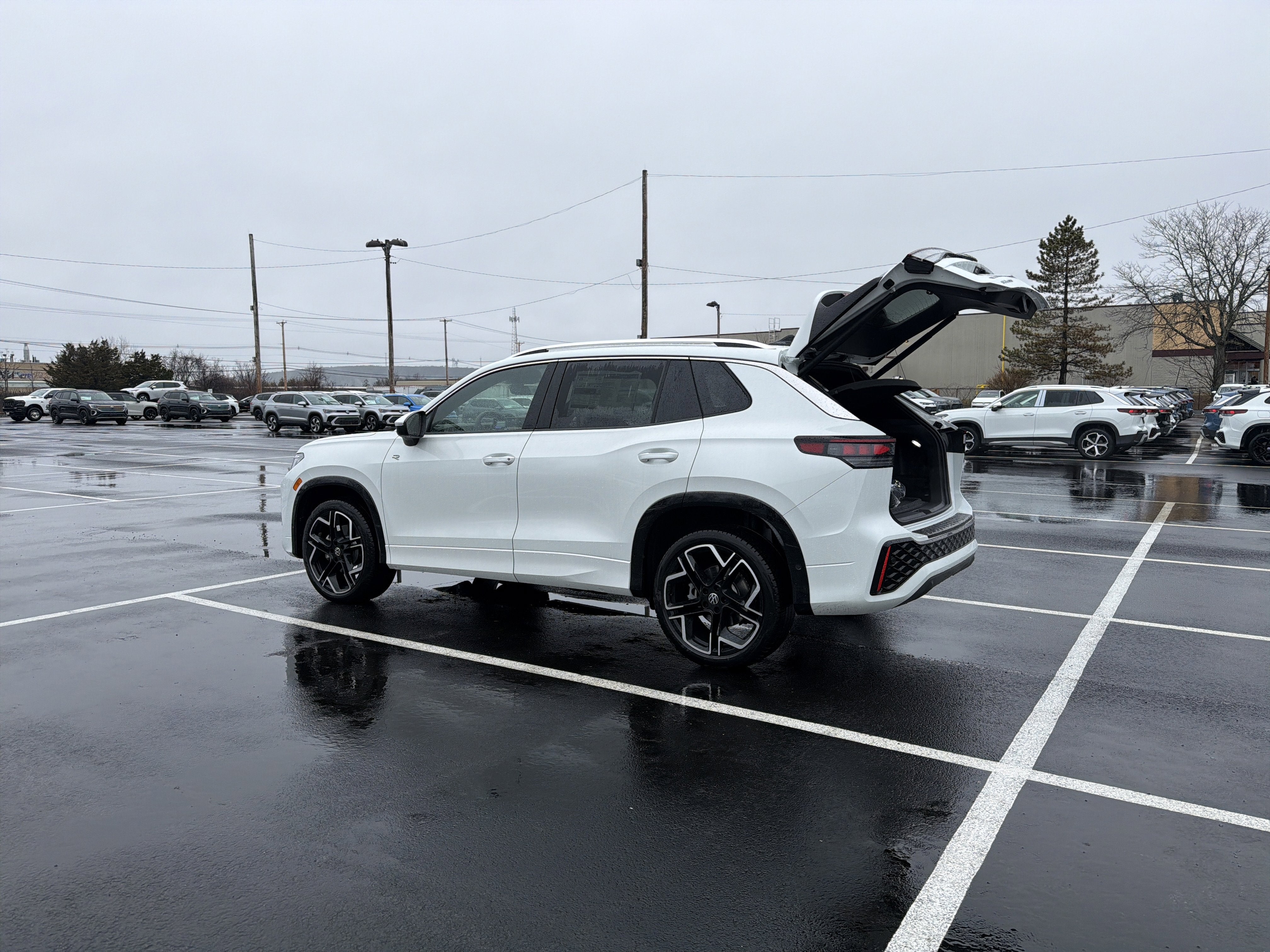 2026 Volkswagen Tiguan 2.0T SEL R-Line Turbo