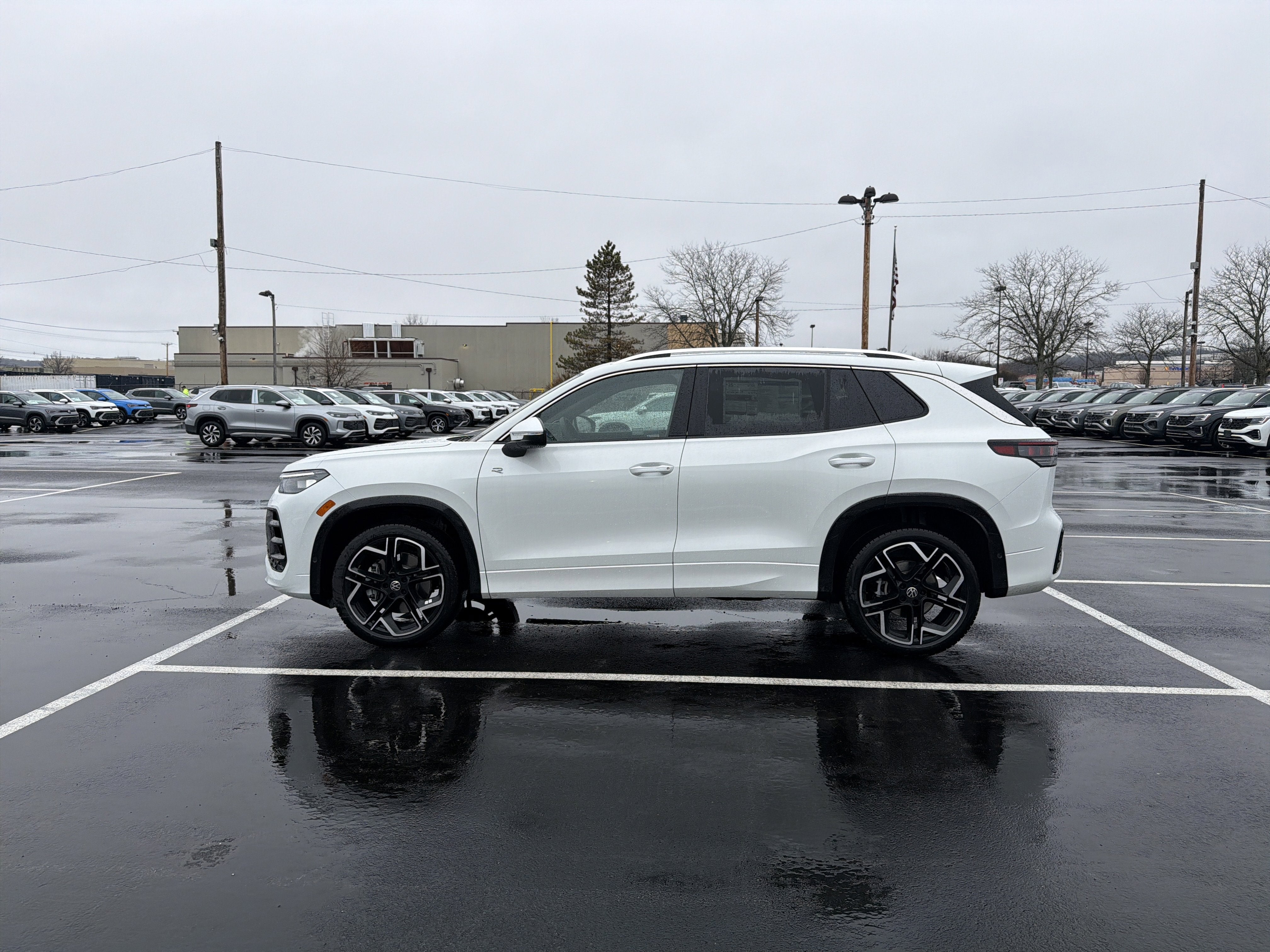 2026 Volkswagen Tiguan 2.0T SEL R-Line Turbo