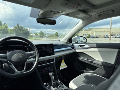 2025 Volkswagen Taos 1.5T SE