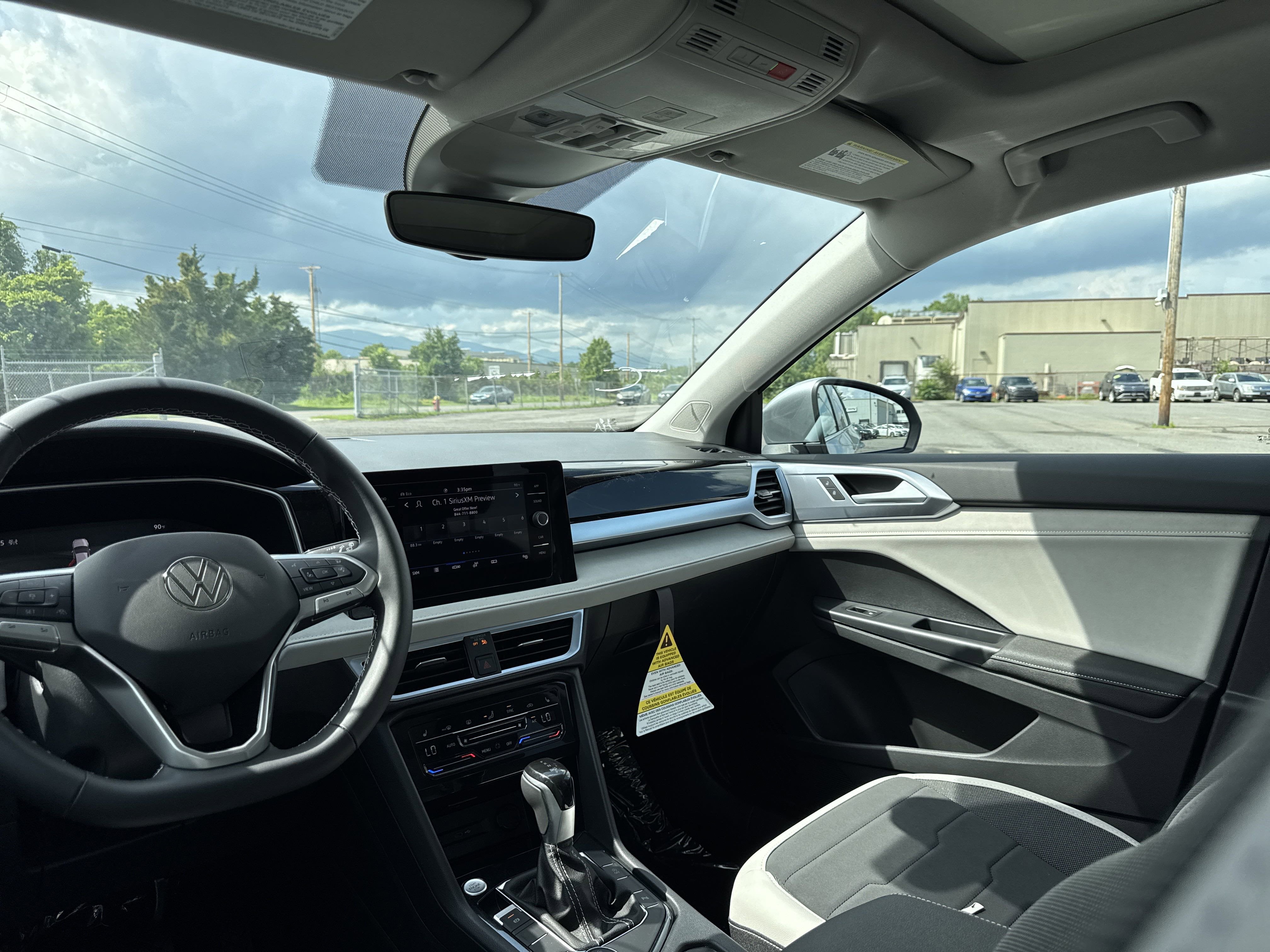 2025 Volkswagen Taos 1.5T SE