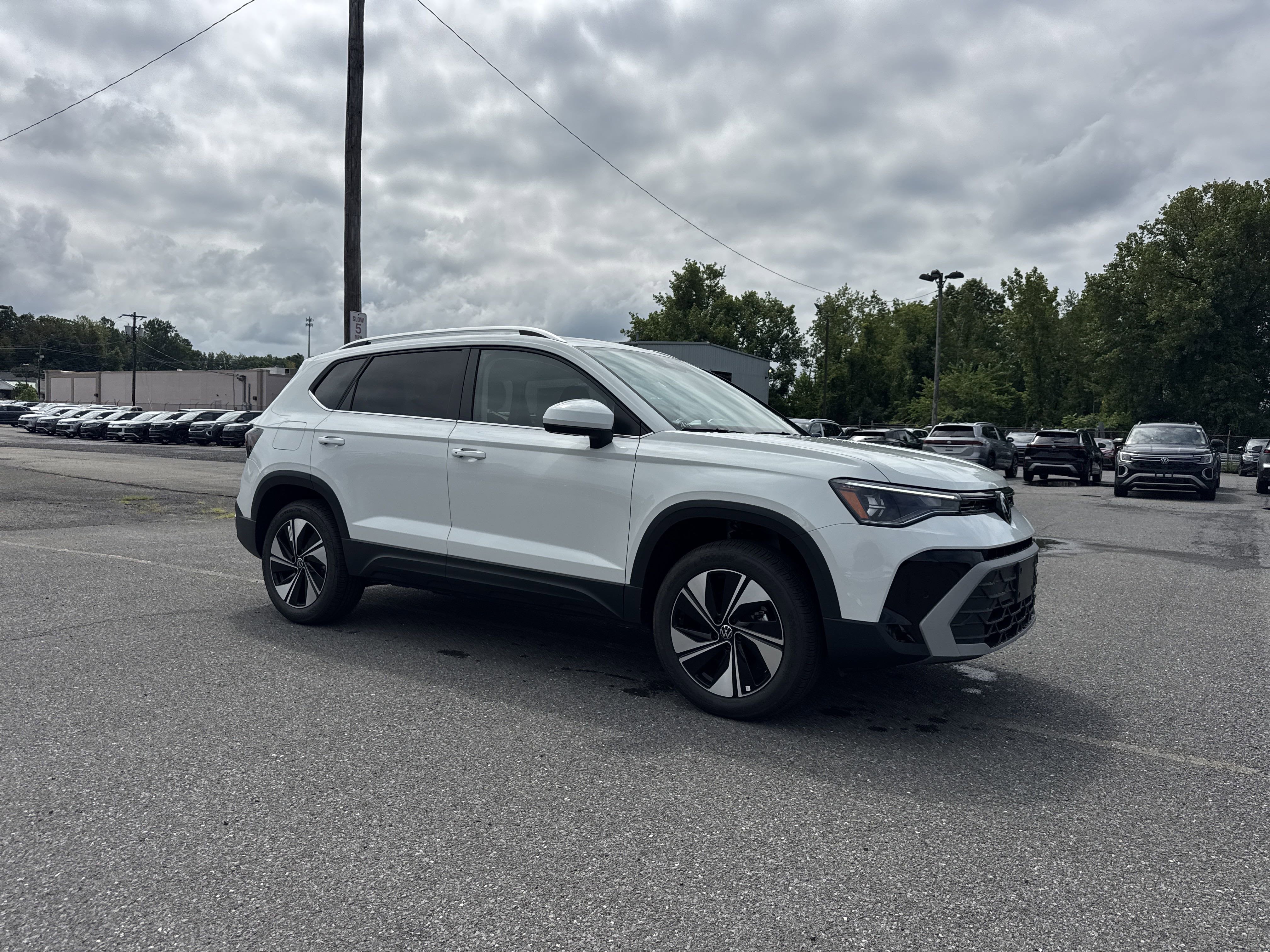 2025 Volkswagen Taos 1.5T SE