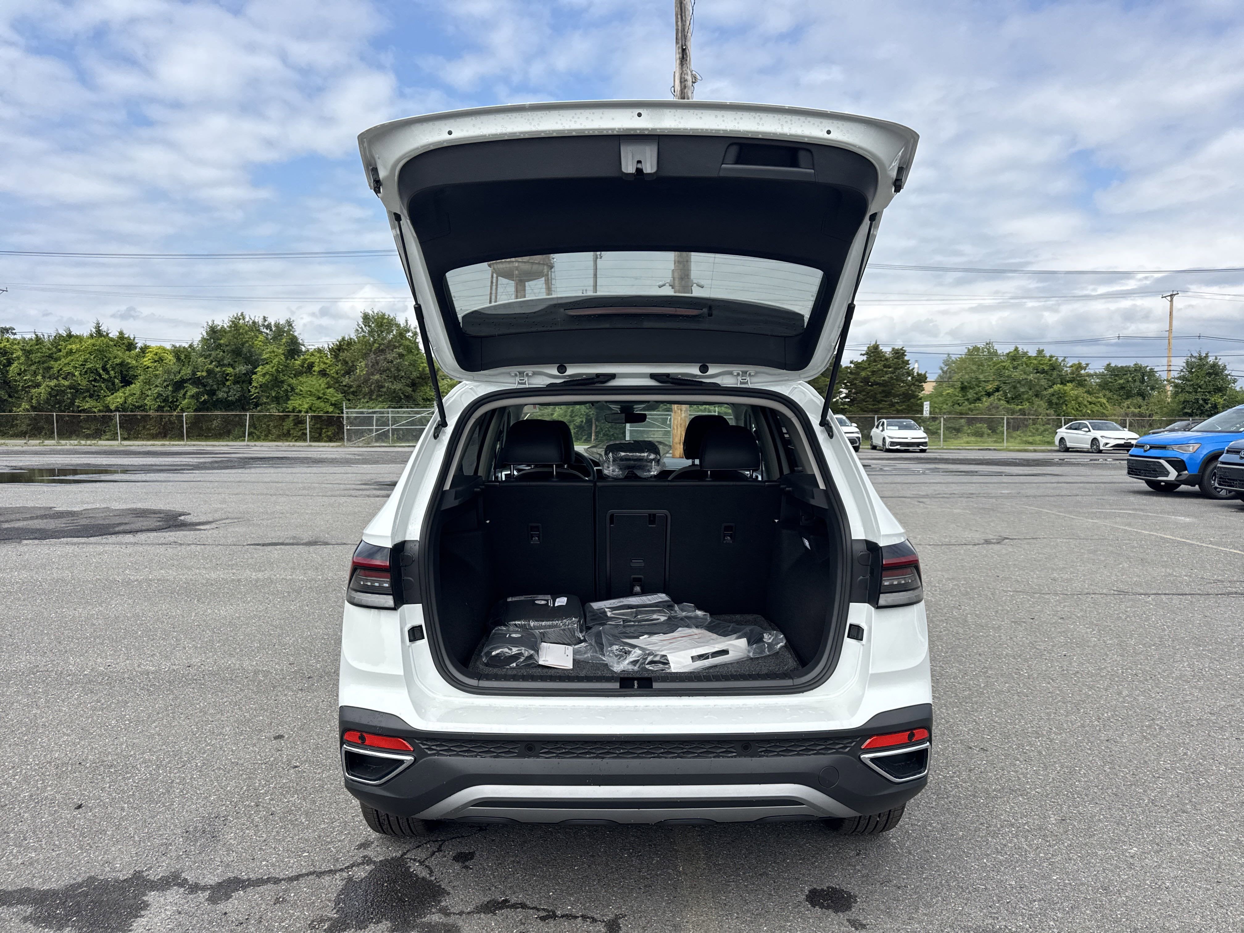 2025 Volkswagen Taos 1.5T SE