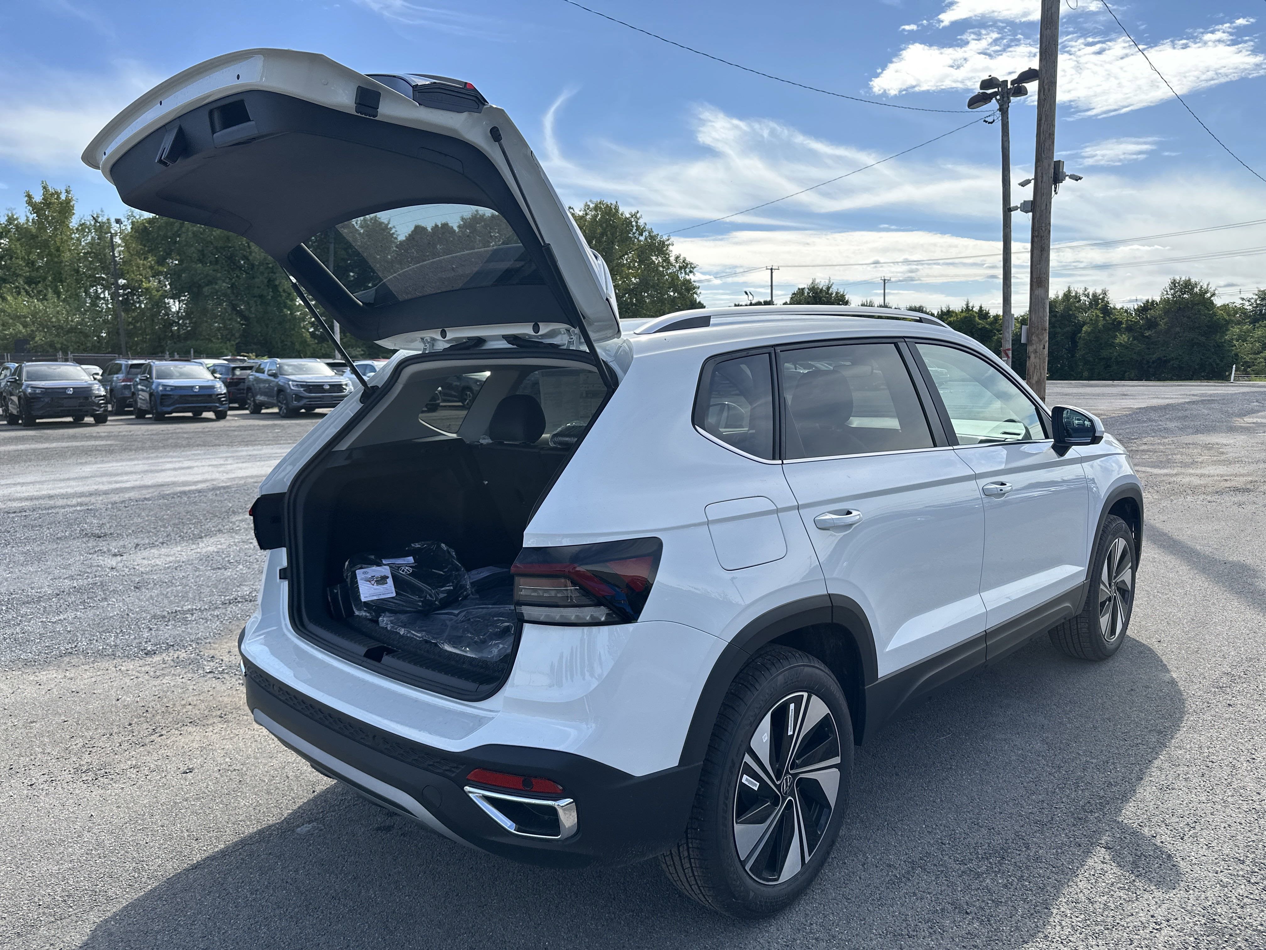 2025 Volkswagen Taos 1.5T SE