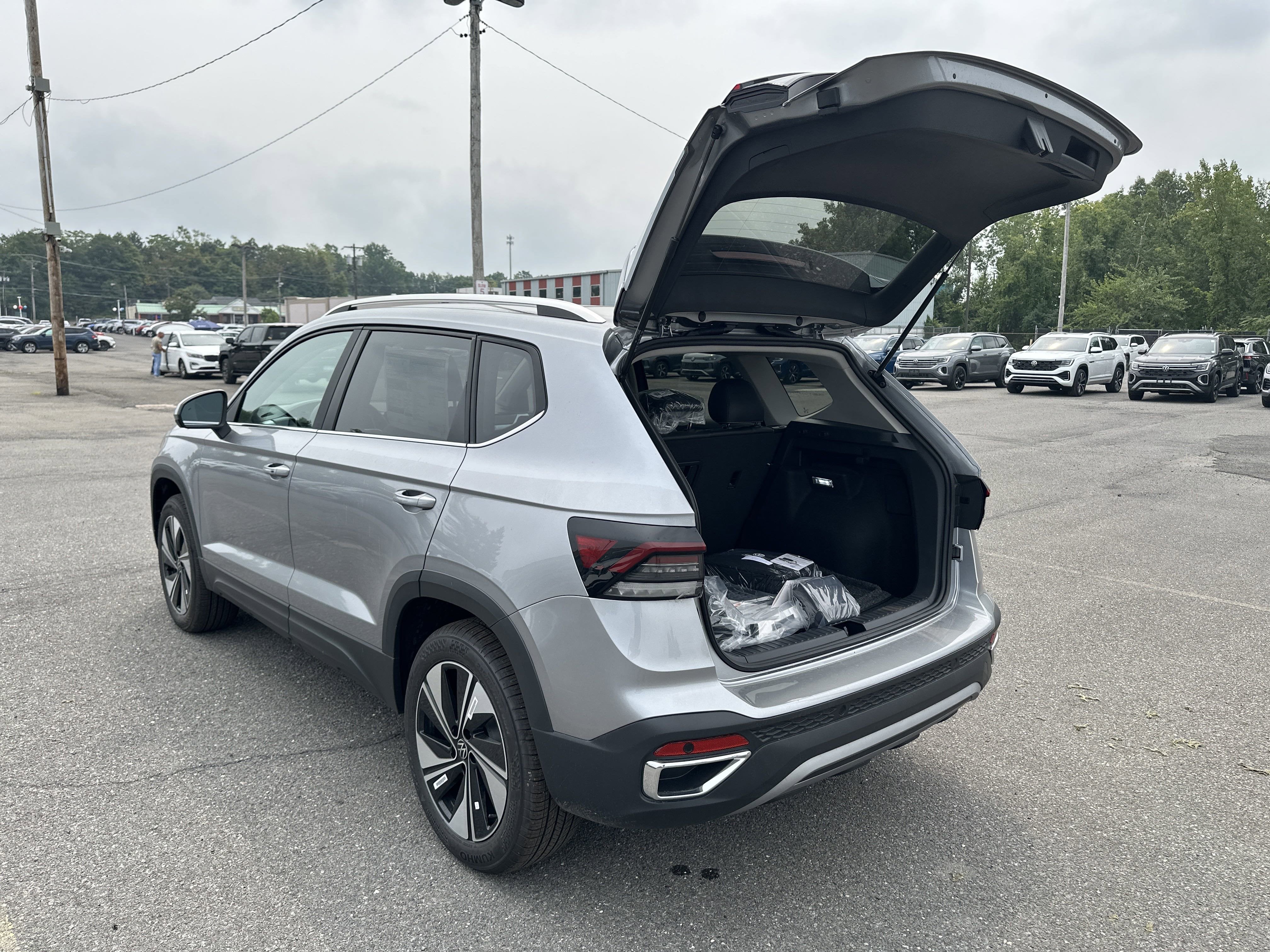 2025 Volkswagen Taos 1.5T SE