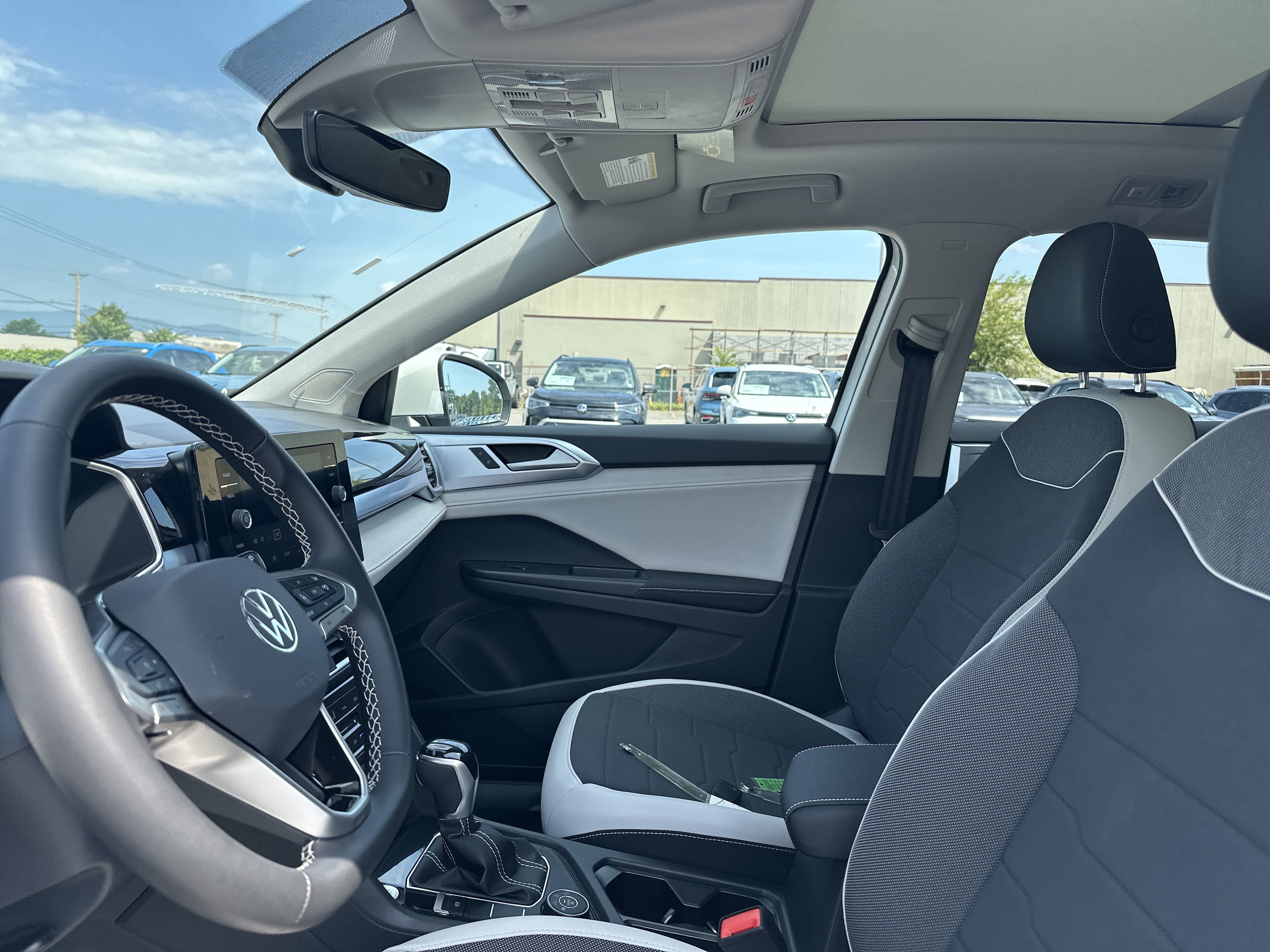 2025 Volkswagen Taos 1.5T SE