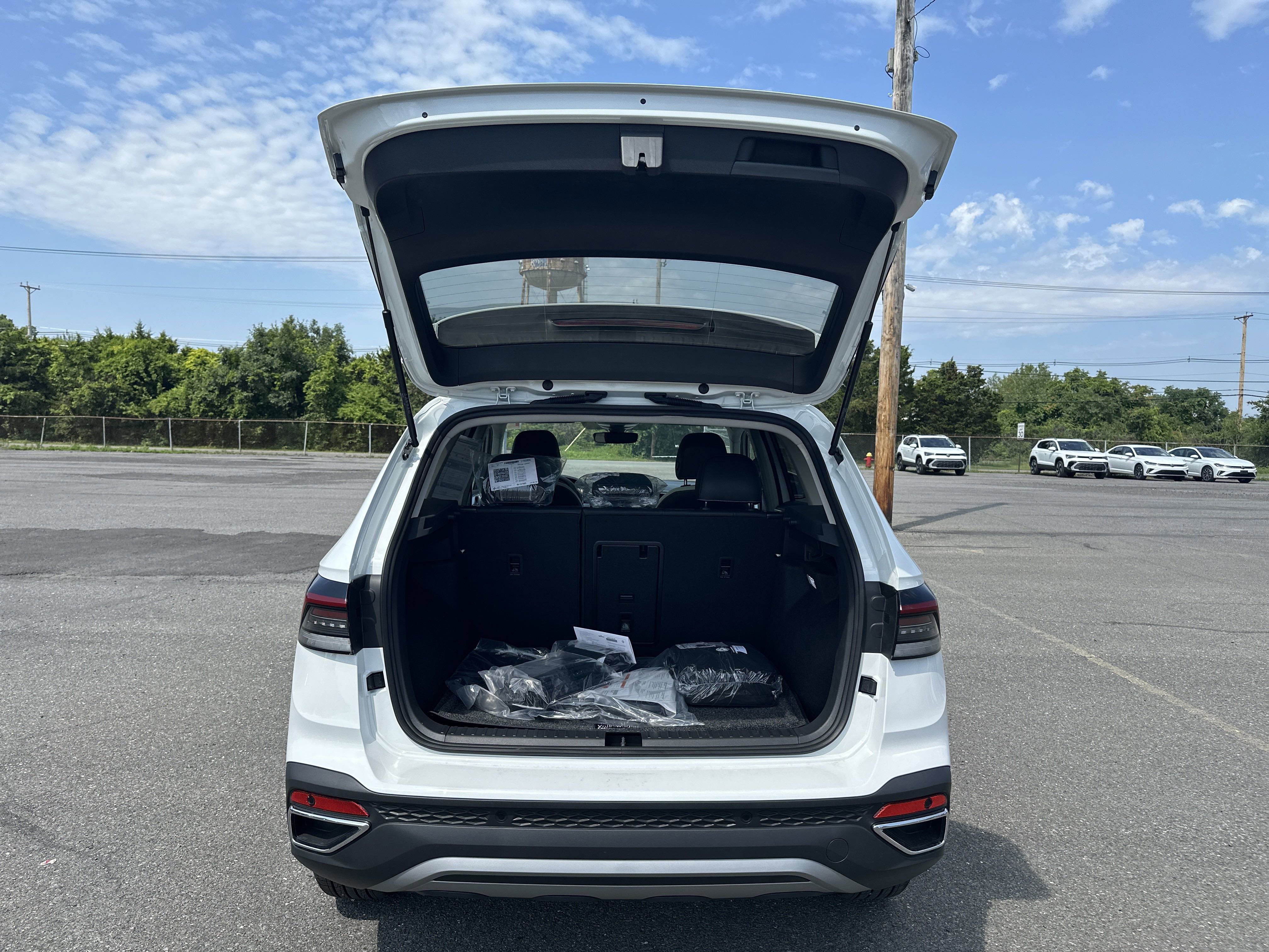 2025 Volkswagen Taos 1.5T SE