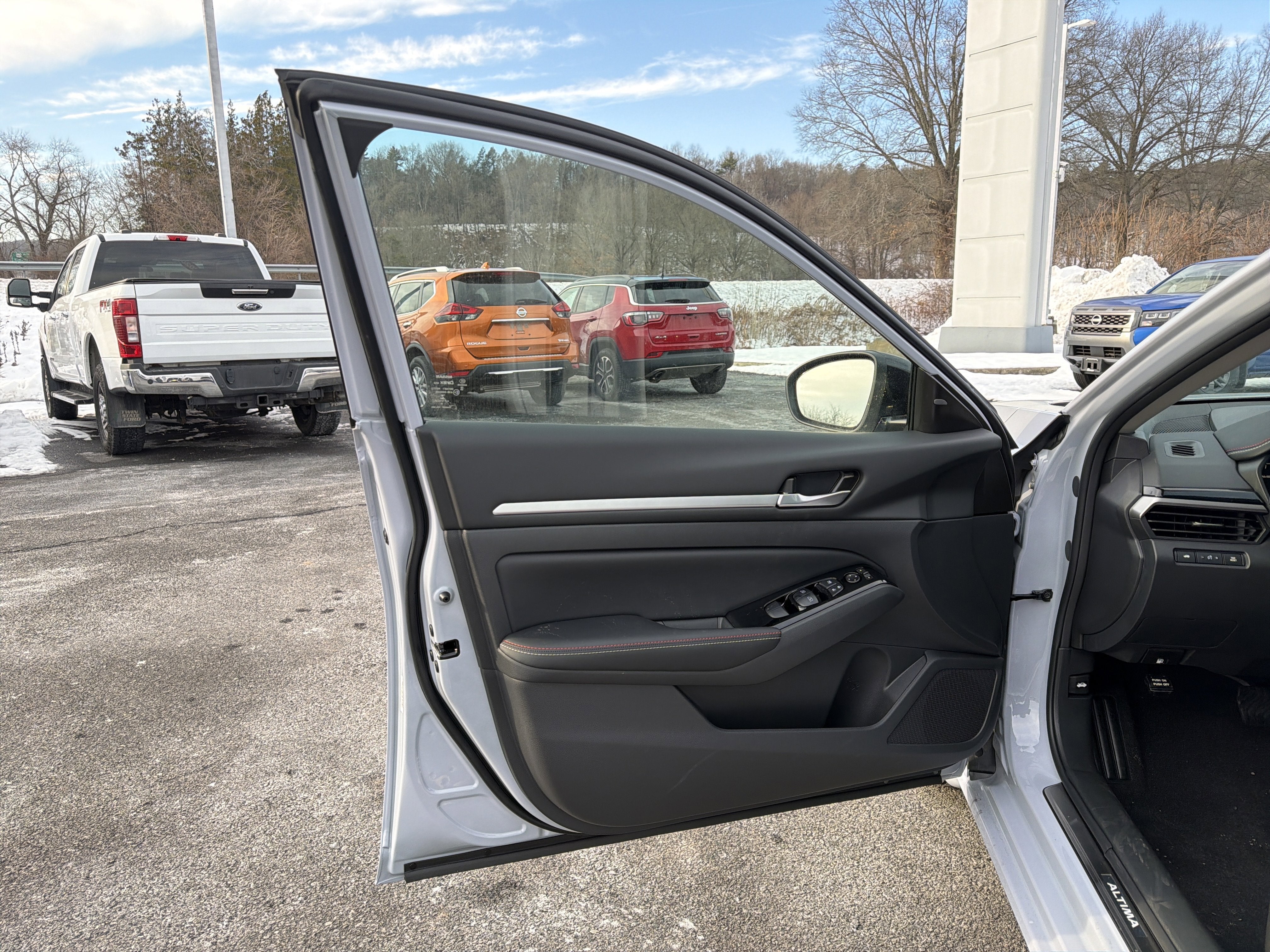 2025 Nissan Altima SR