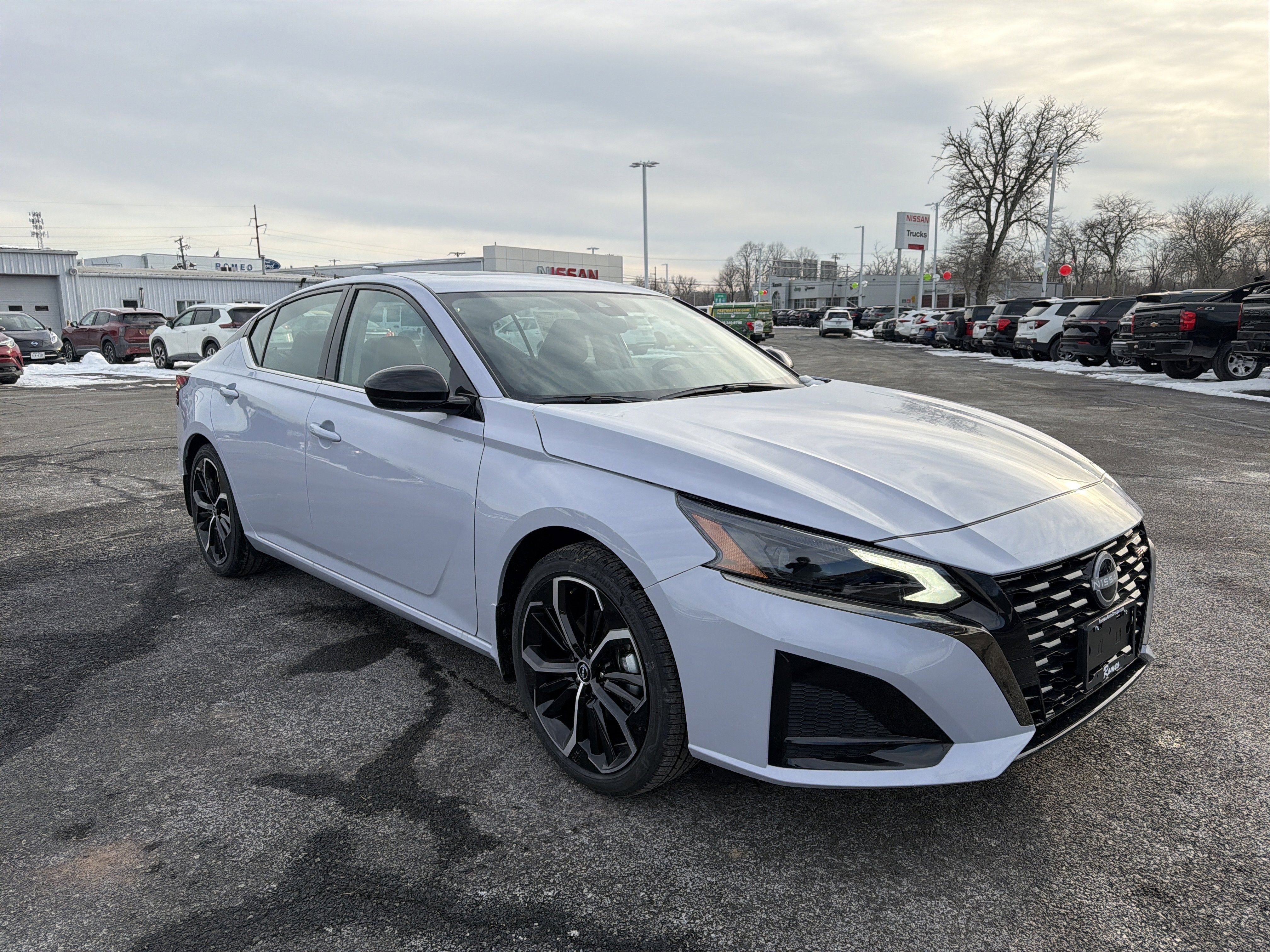 2025 Nissan Altima SR