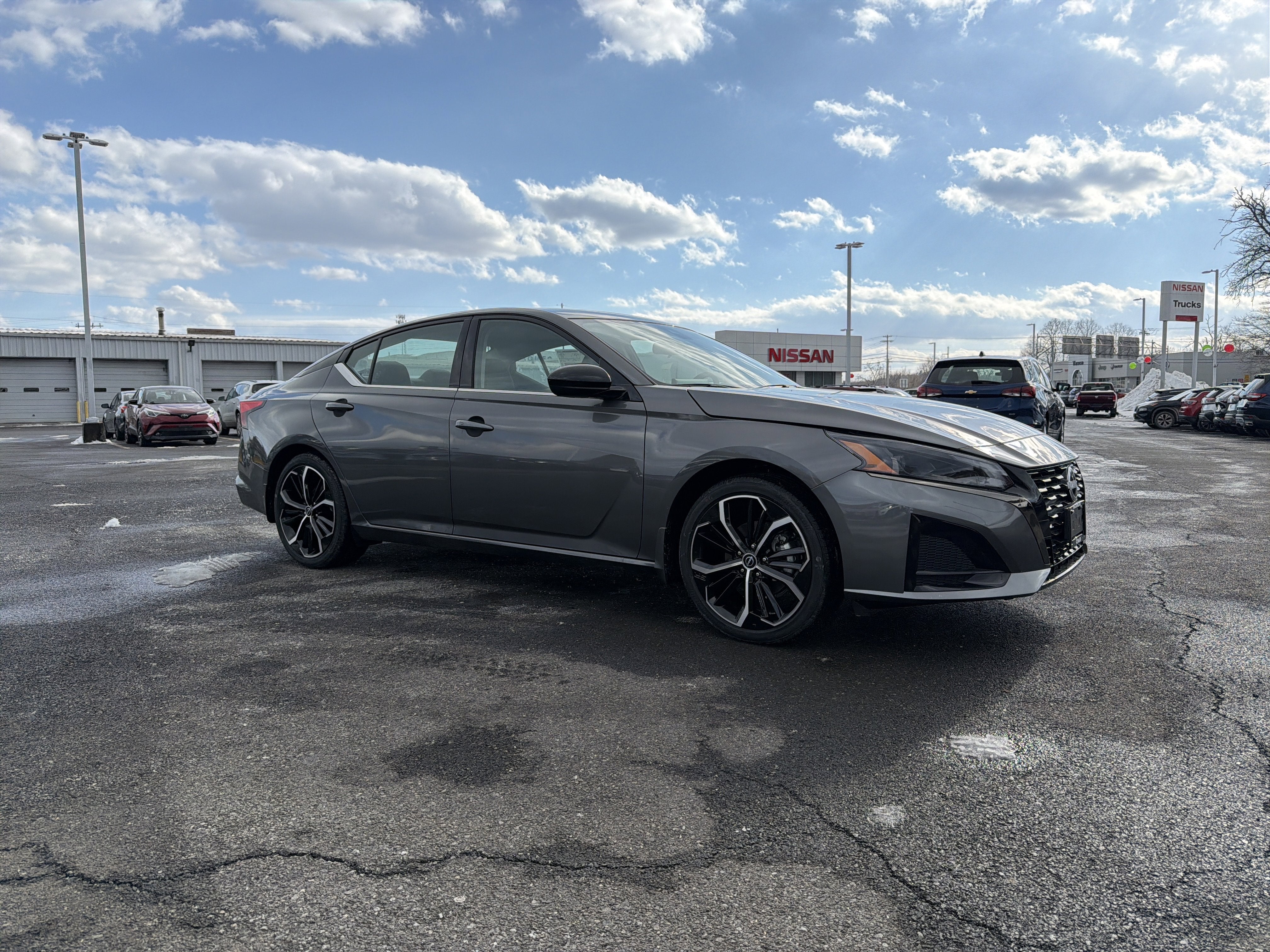 2025 Nissan Altima SR