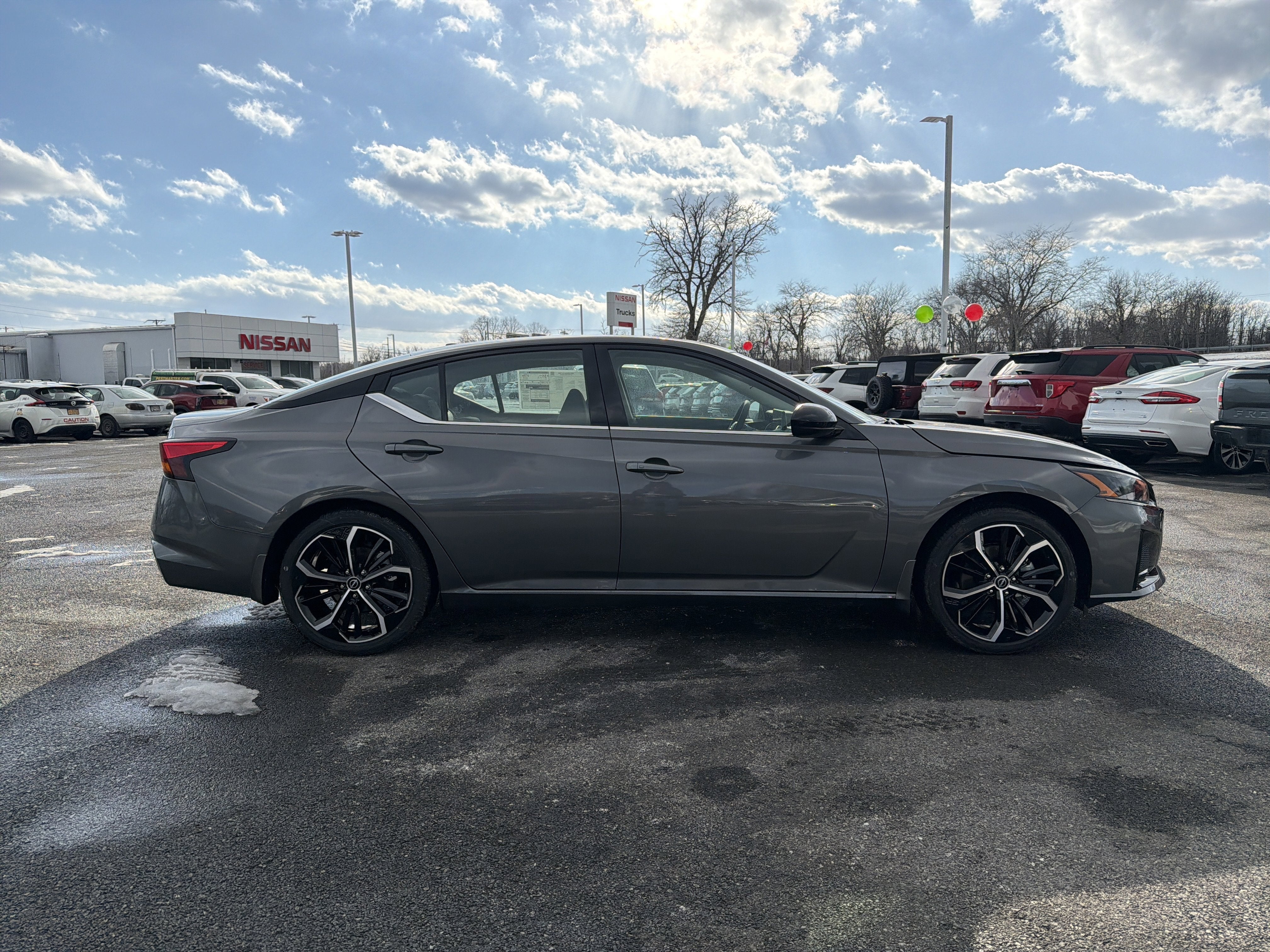 2025 Nissan Altima SR