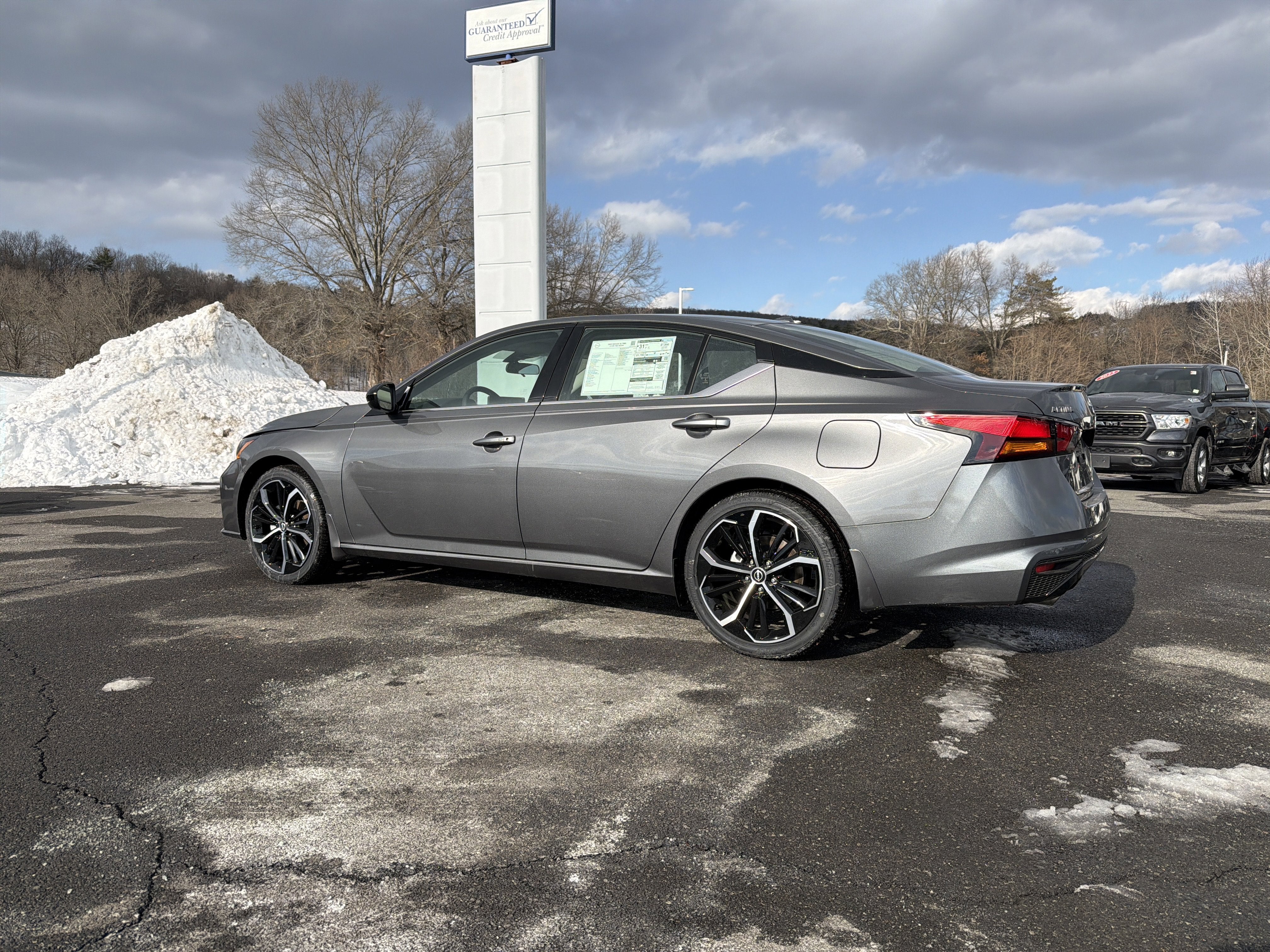 2025 Nissan Altima SR