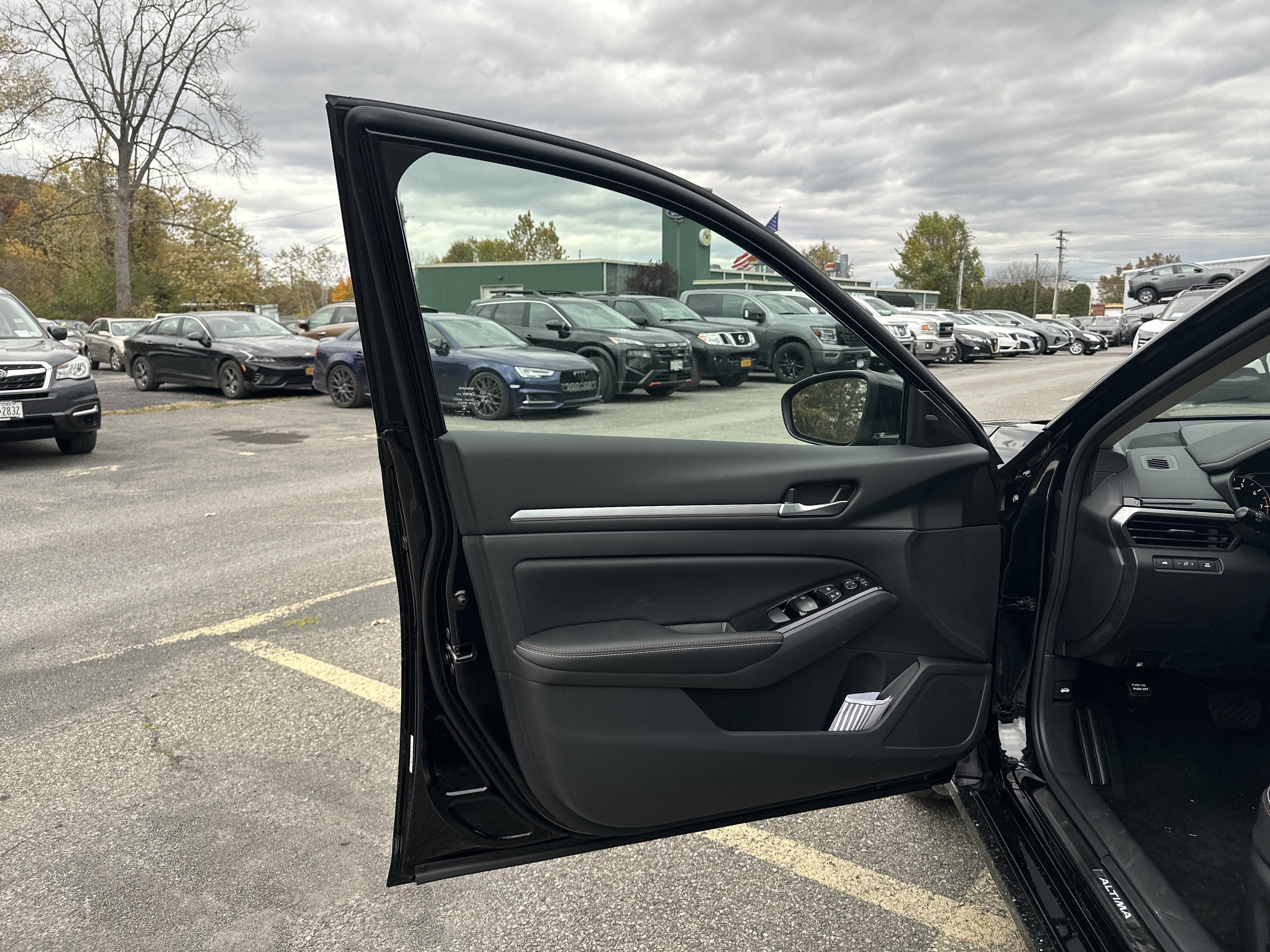 2025 Nissan Altima SR