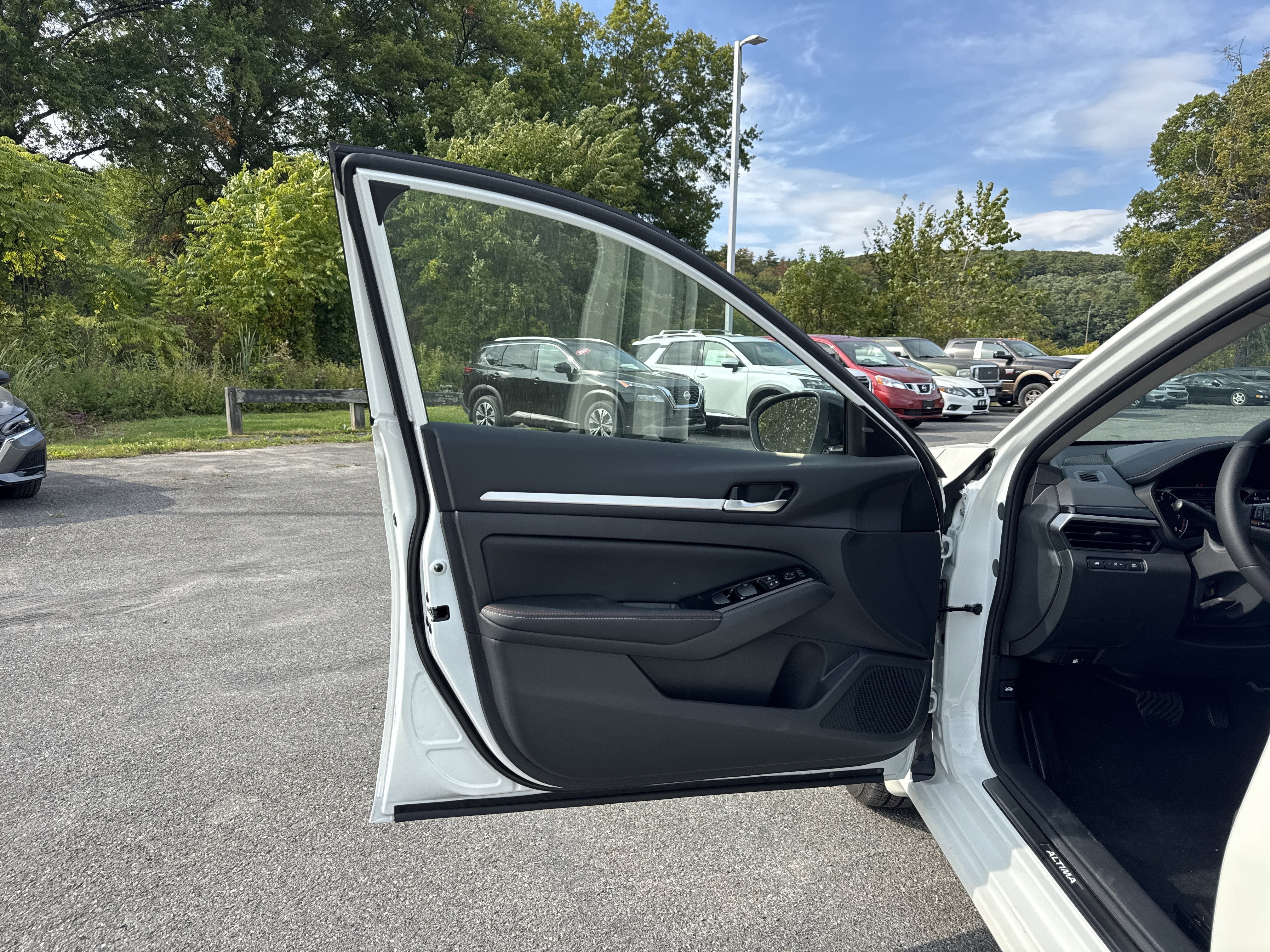 2025 Nissan Altima SR