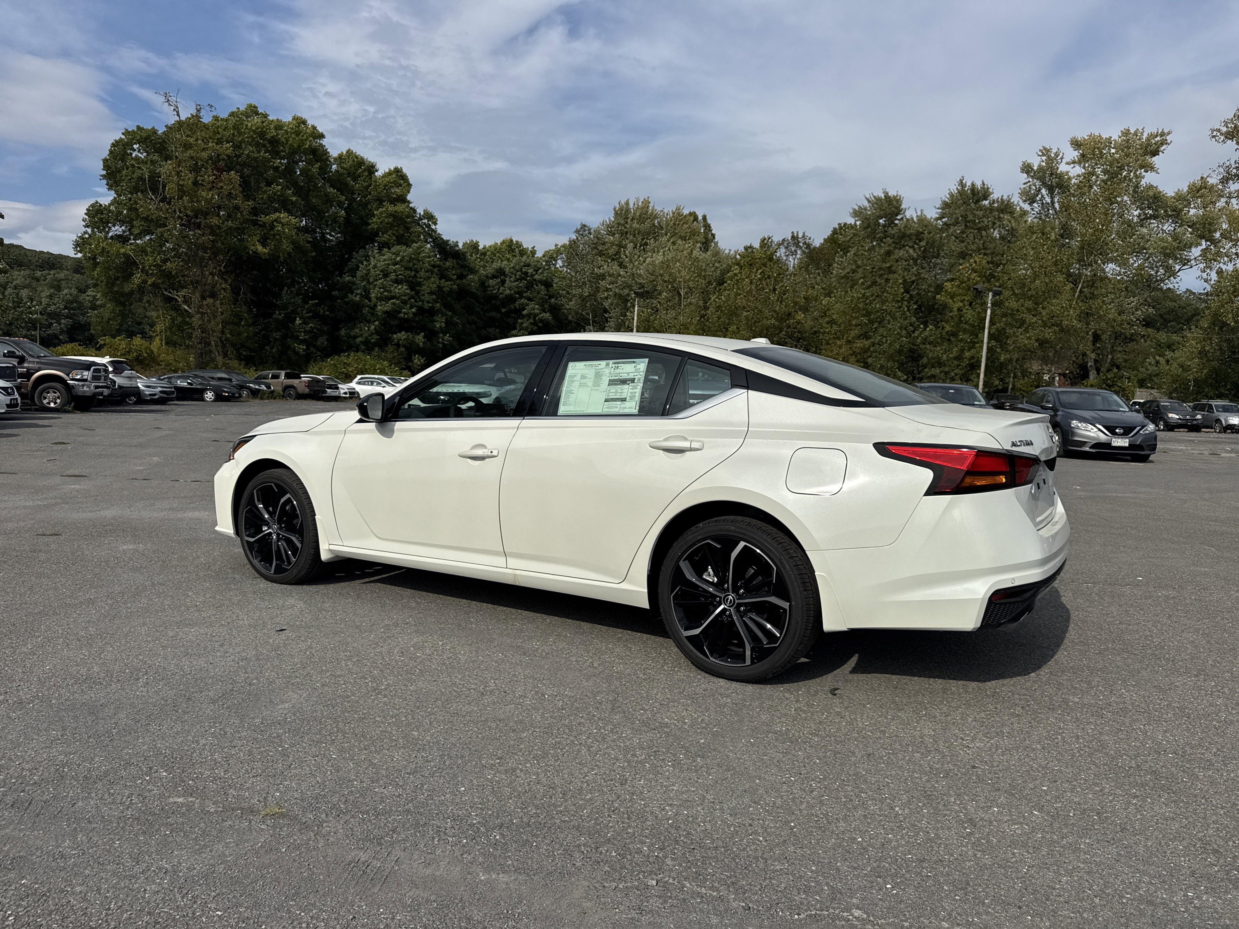 2025 Nissan Altima SR