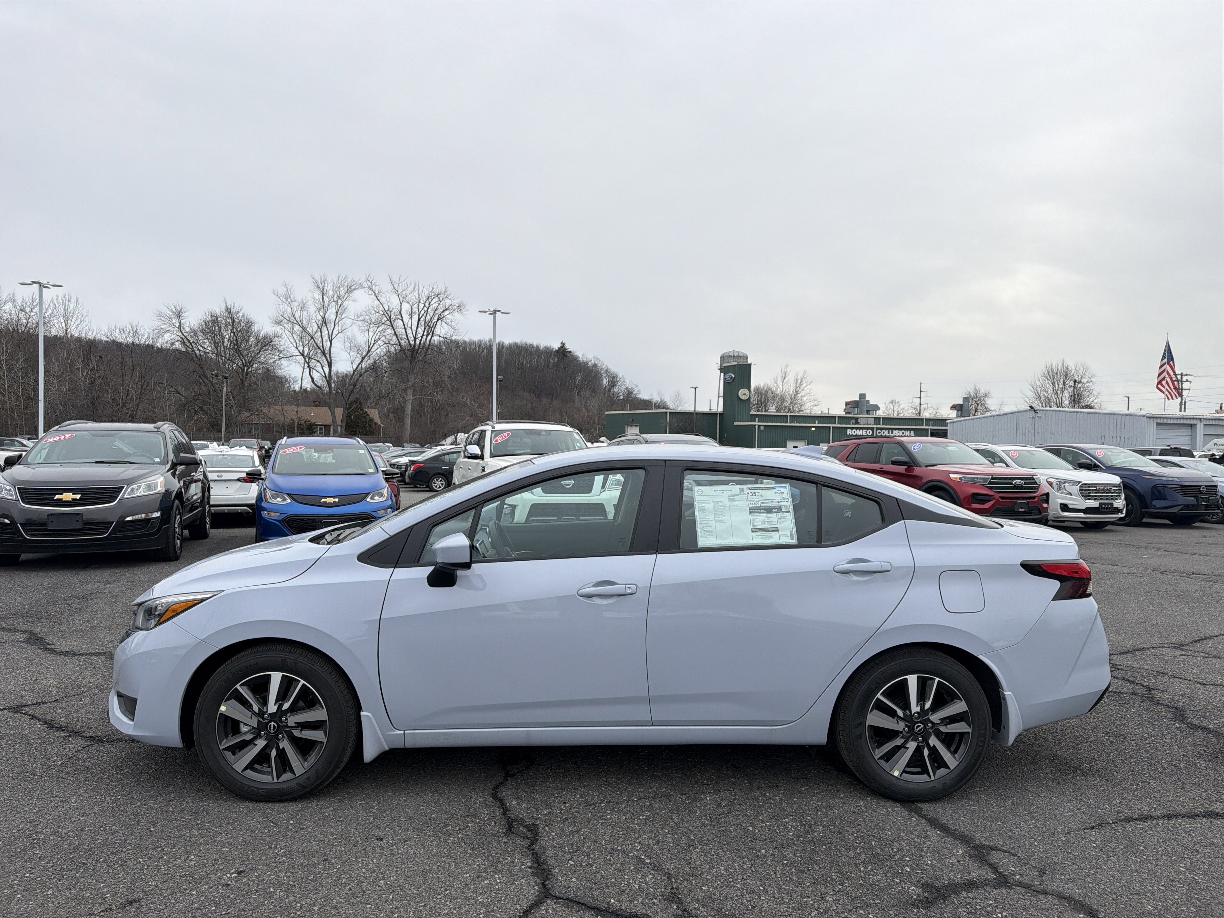 2025 Nissan Versa SV