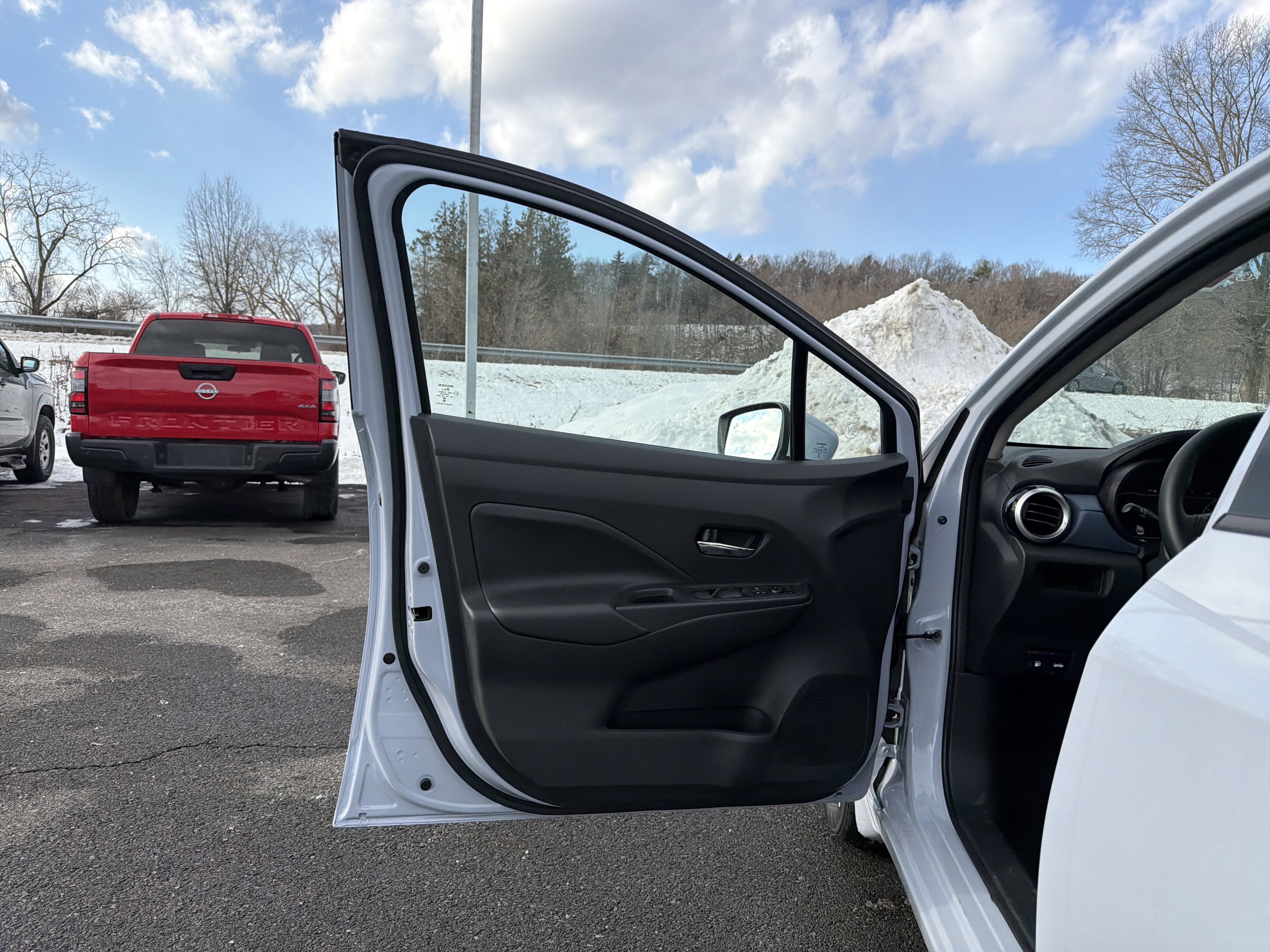 2025 Nissan Versa SV