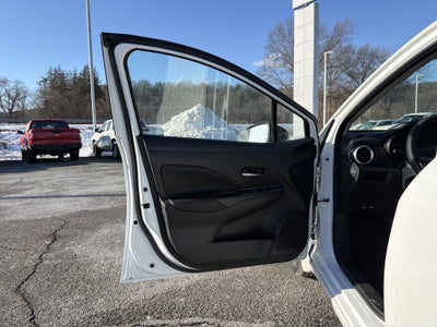 2025 Nissan Versa SR