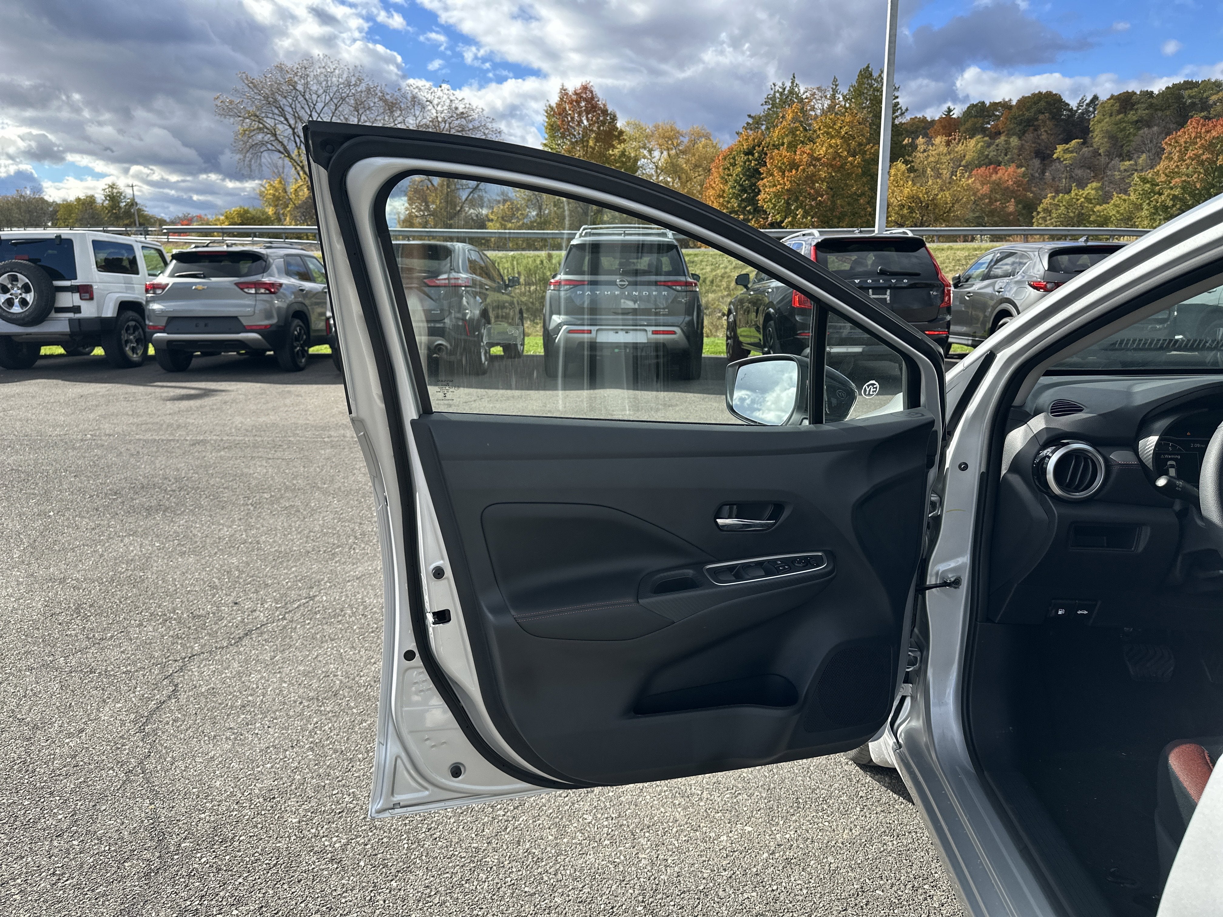 2025 Nissan Versa SR