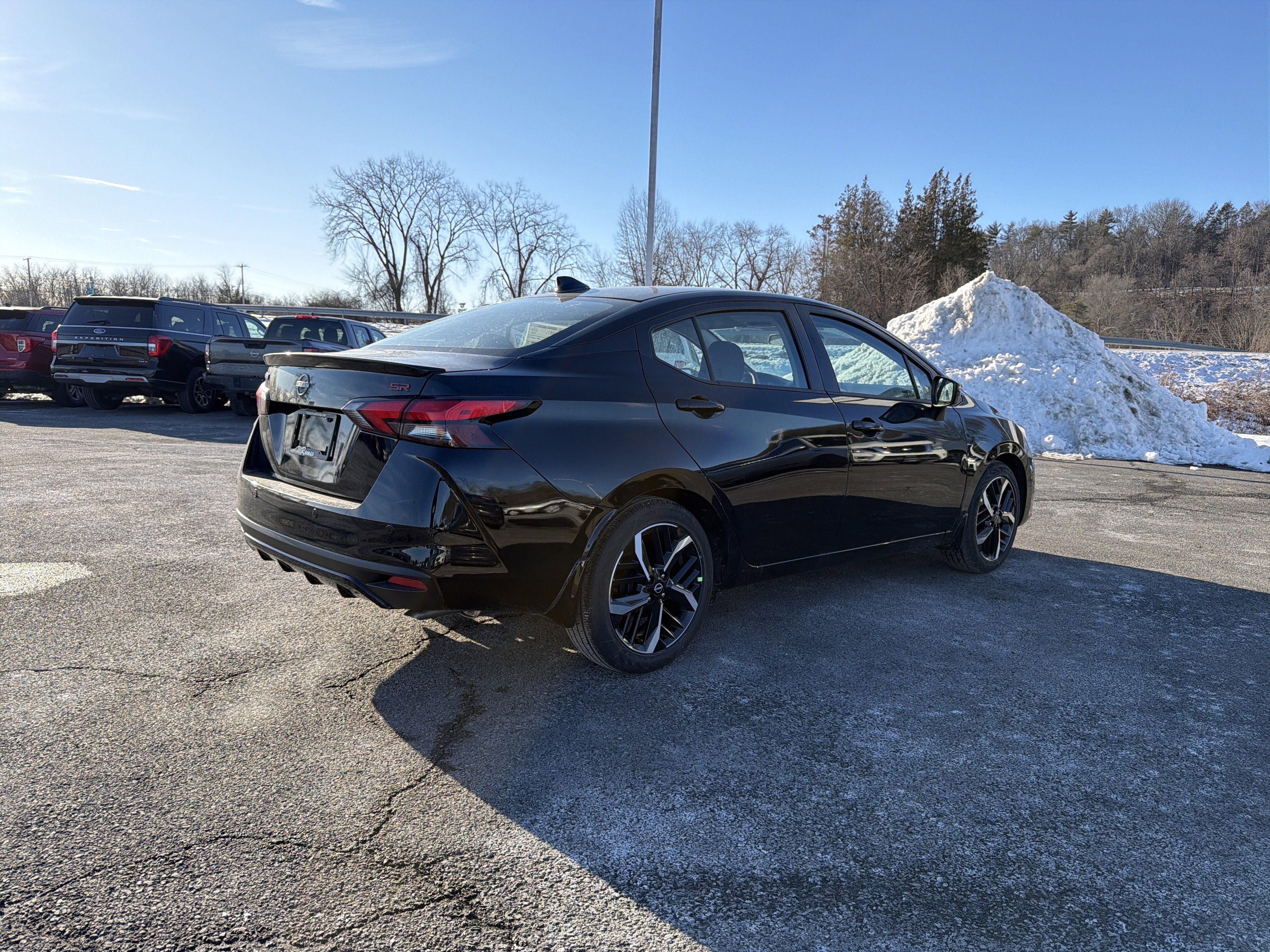2025 Nissan Versa SR