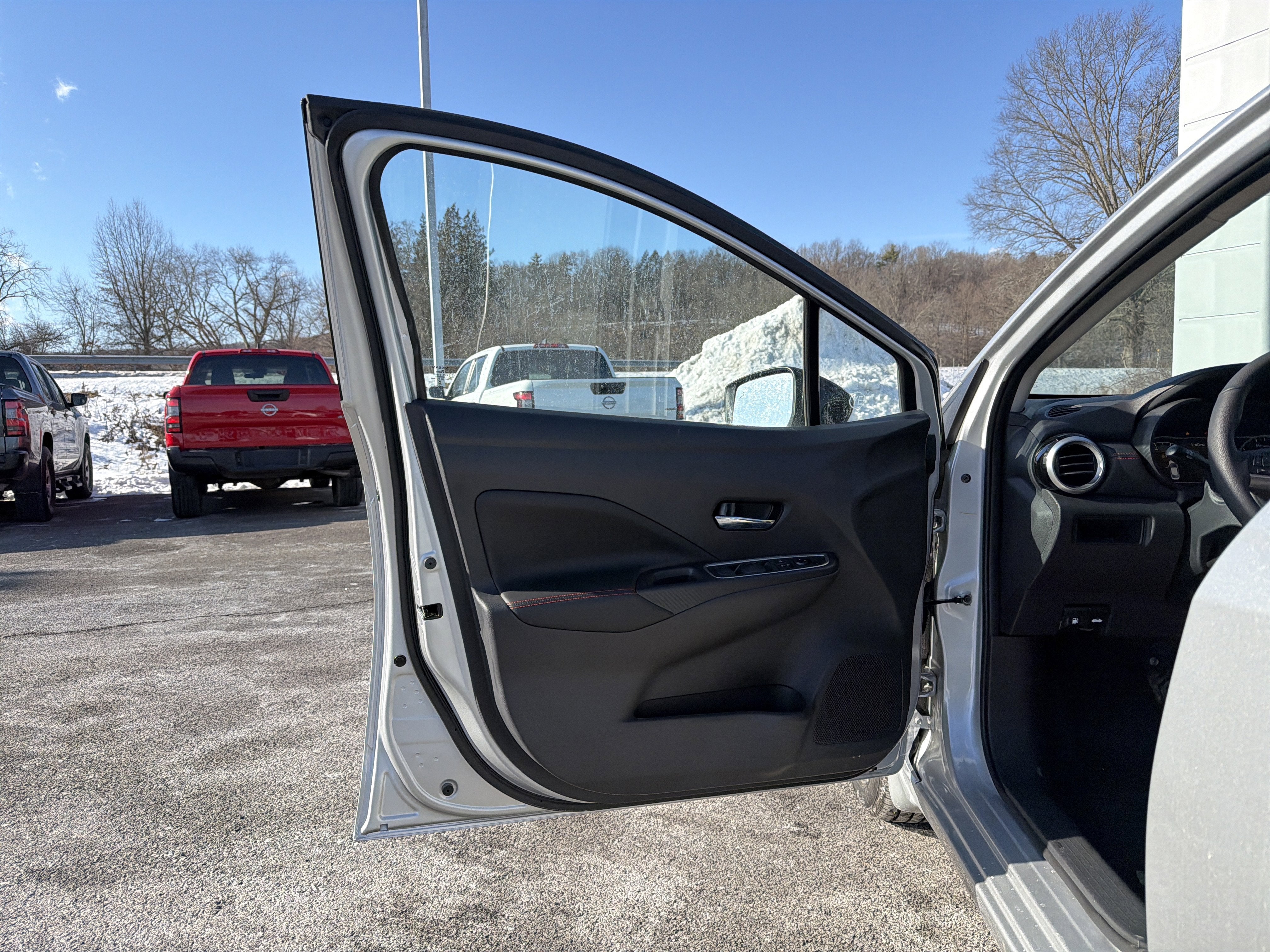 2025 Nissan Versa SR