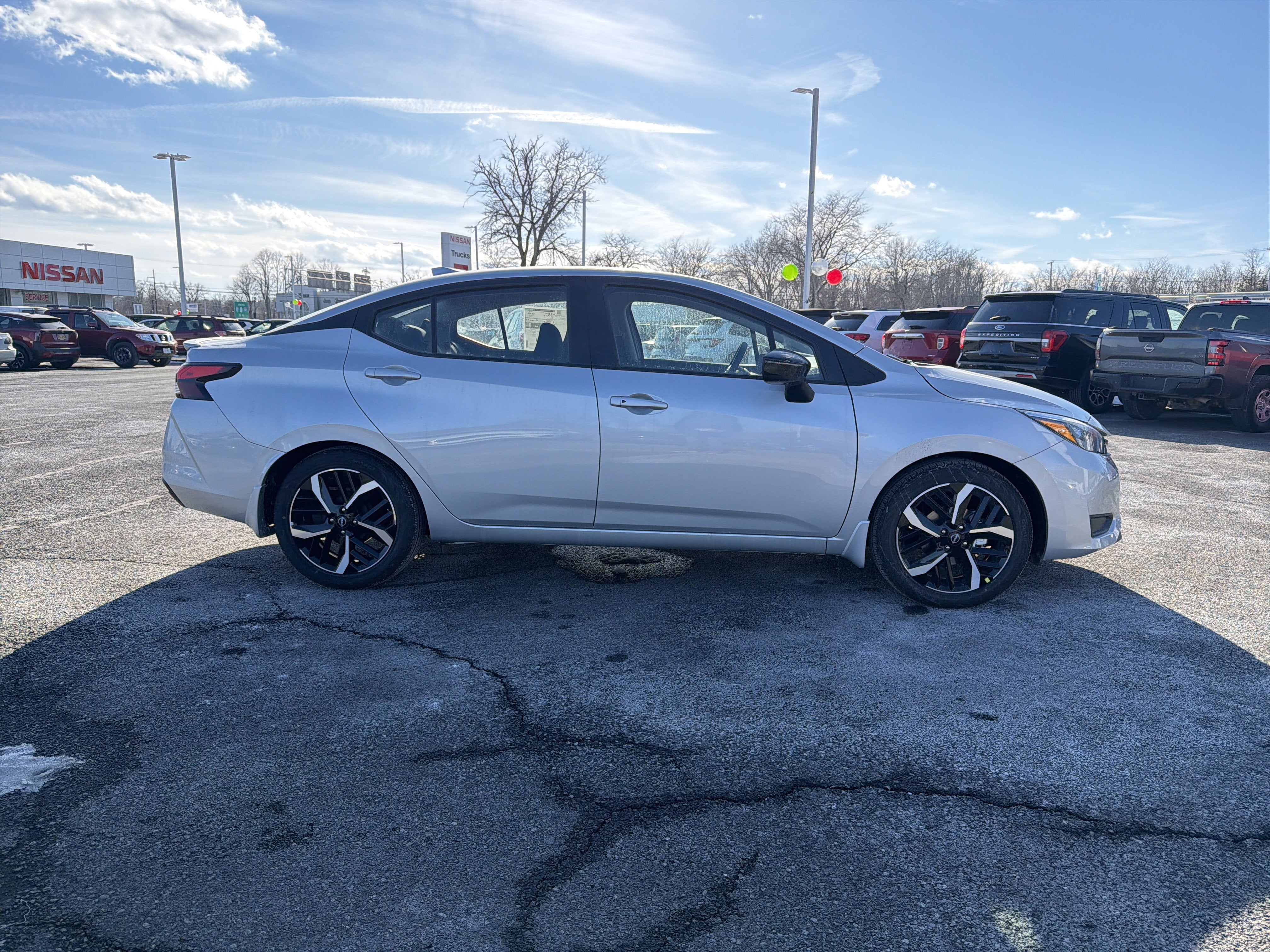 2025 Nissan Versa SR