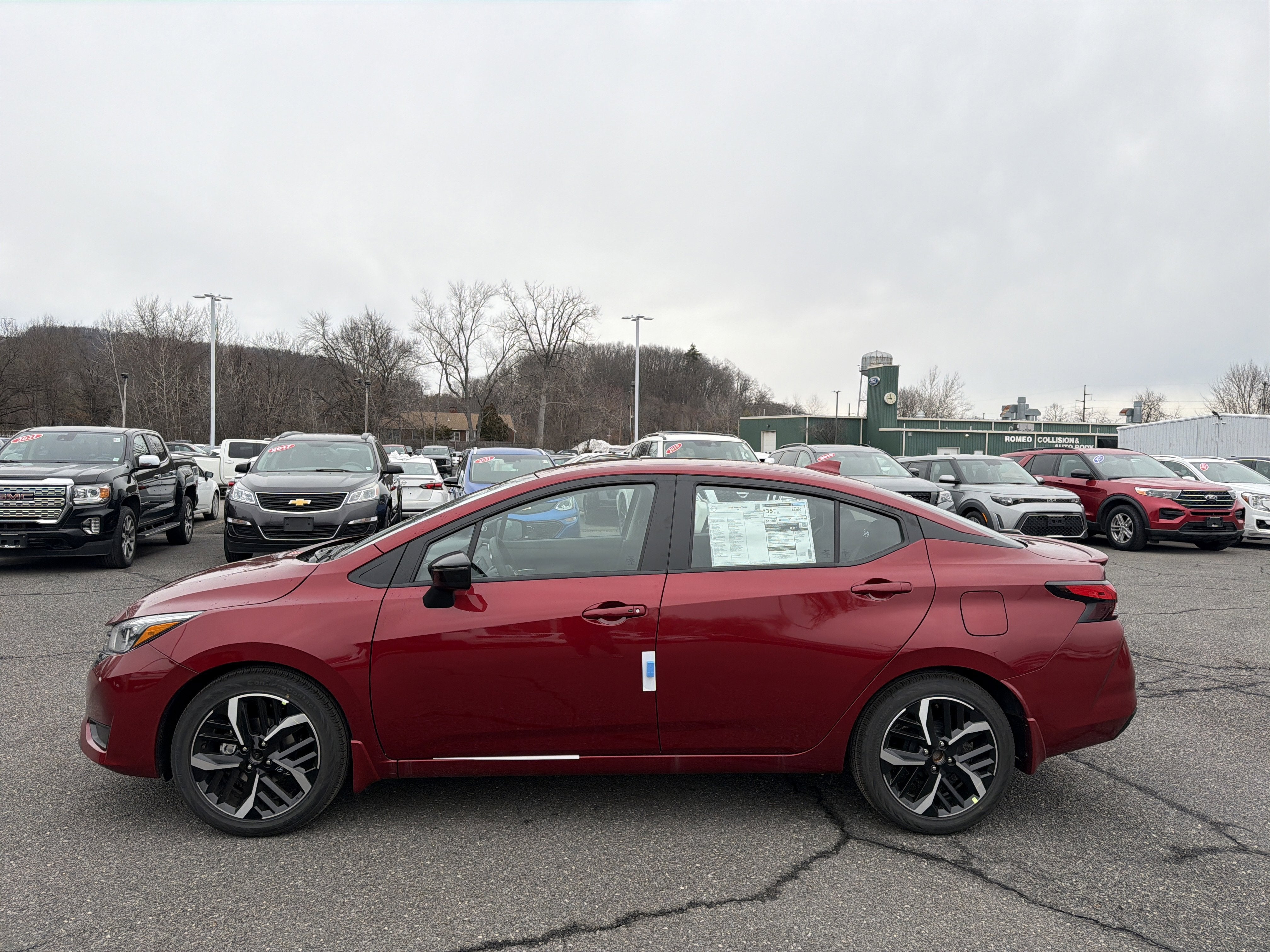 2025 Nissan Versa SR