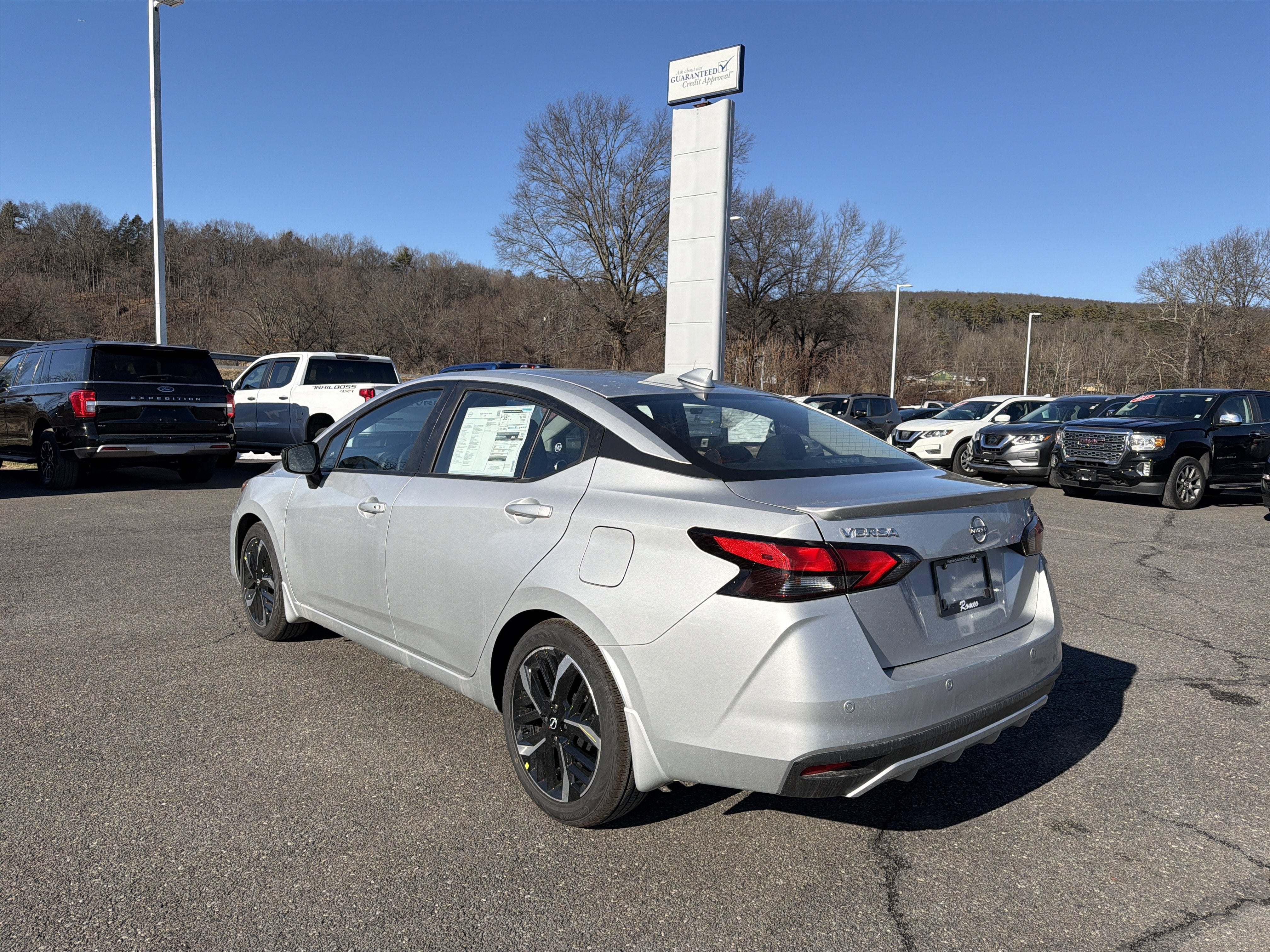 2025 Nissan Versa SR