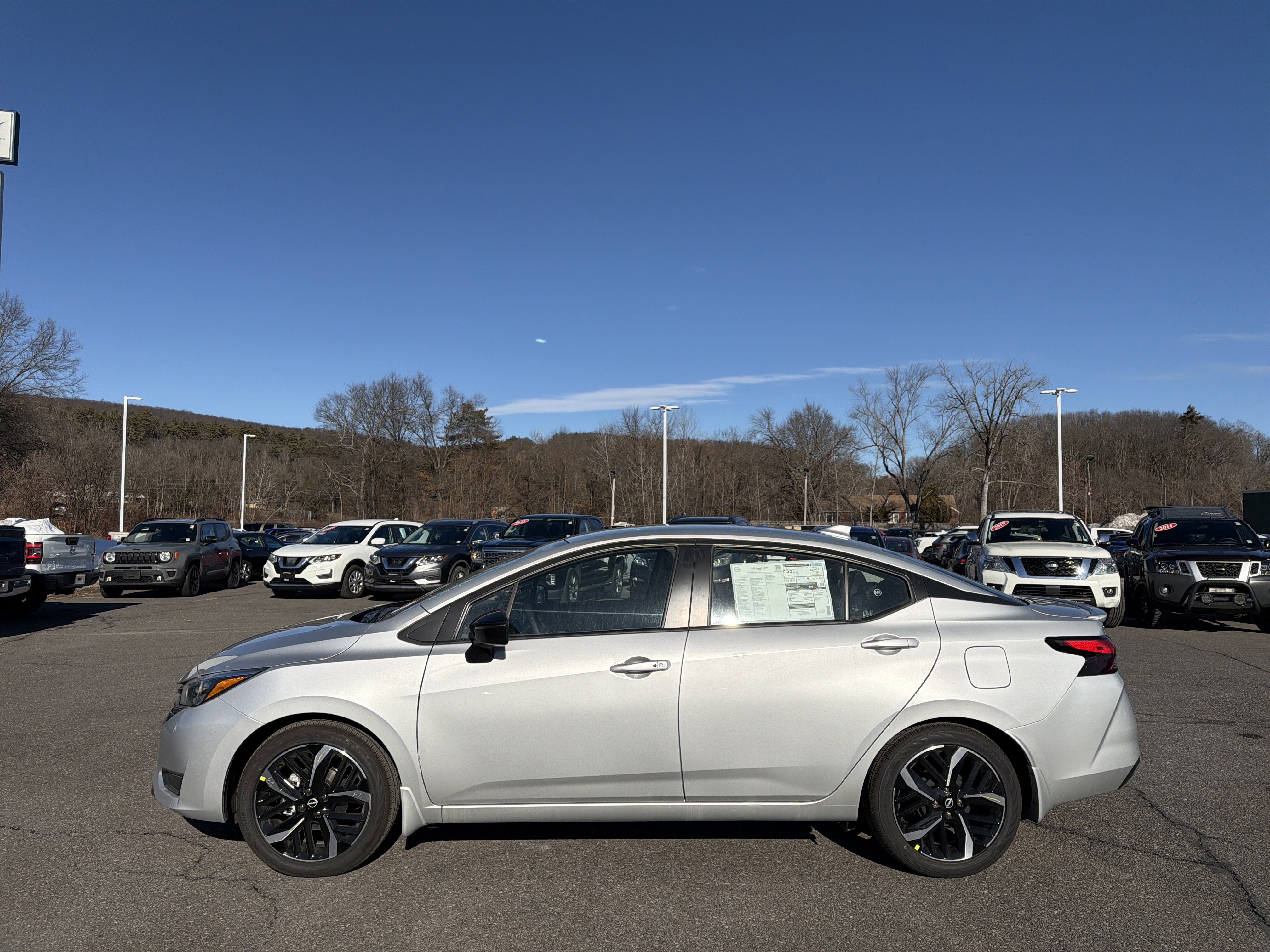 2025 Nissan Versa SR