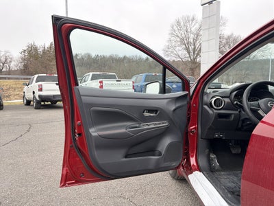 2025 Nissan Versa SR