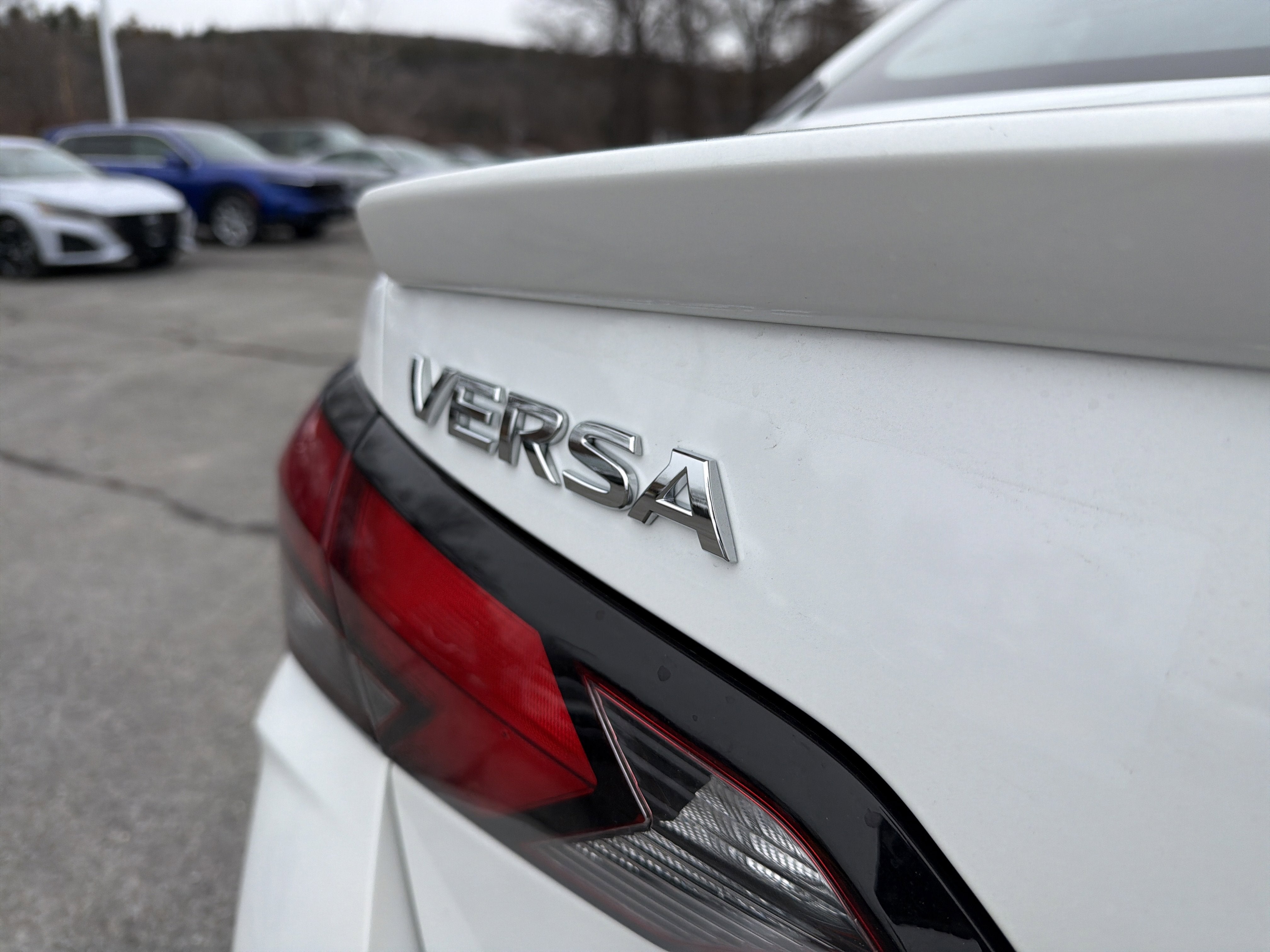 2025 Nissan Versa SR