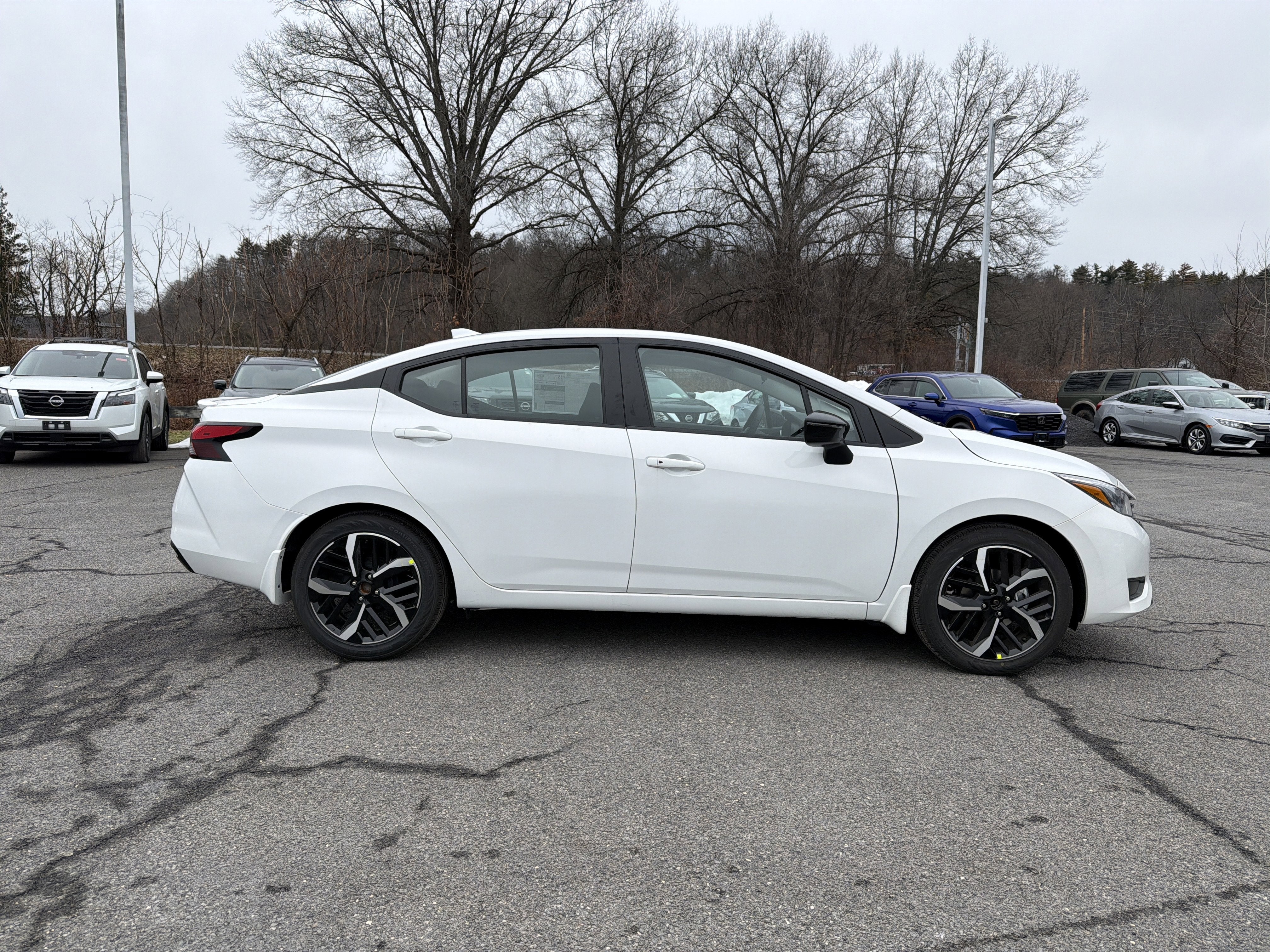 2025 Nissan Versa SR