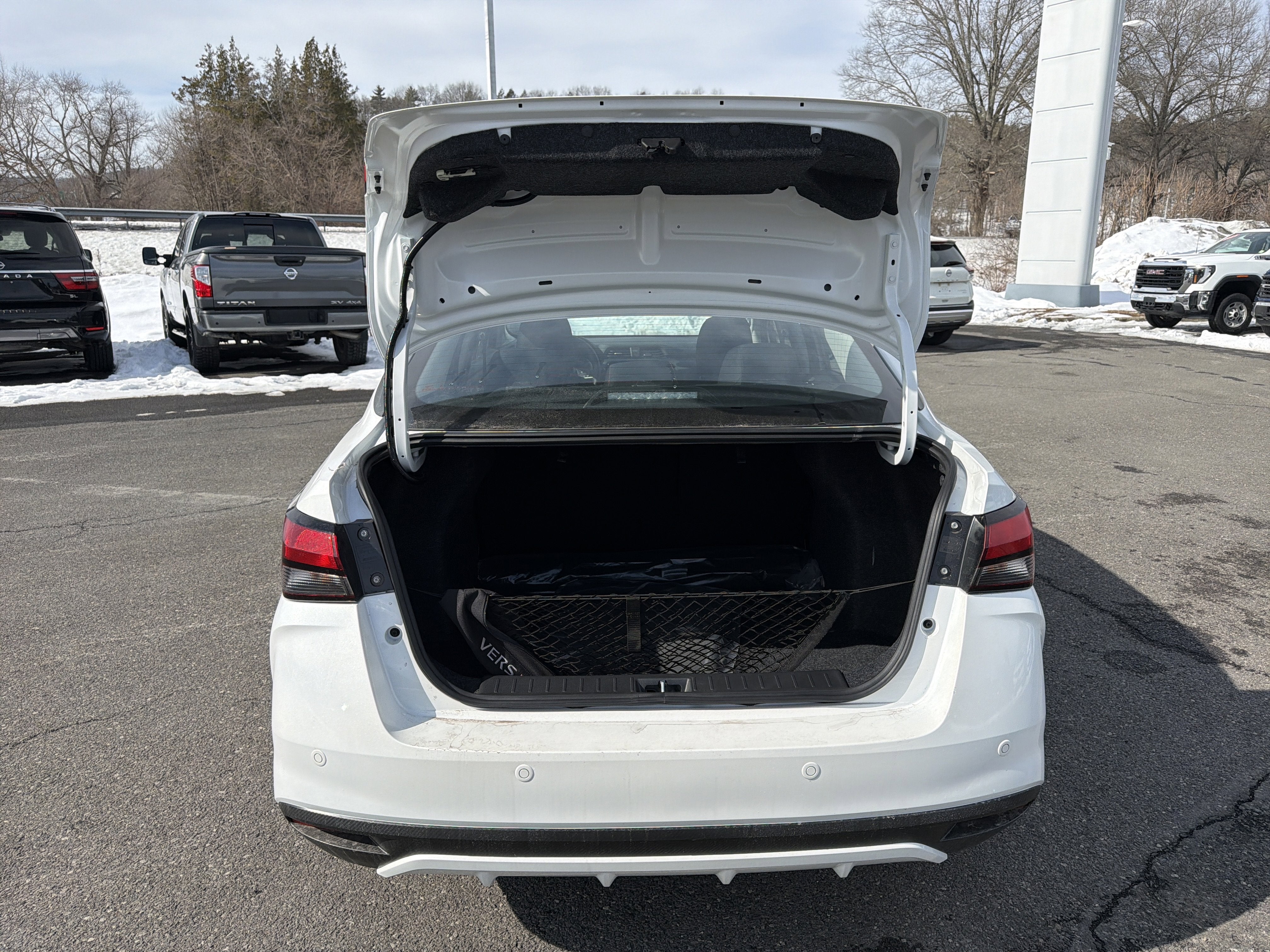 2025 Nissan Versa SR